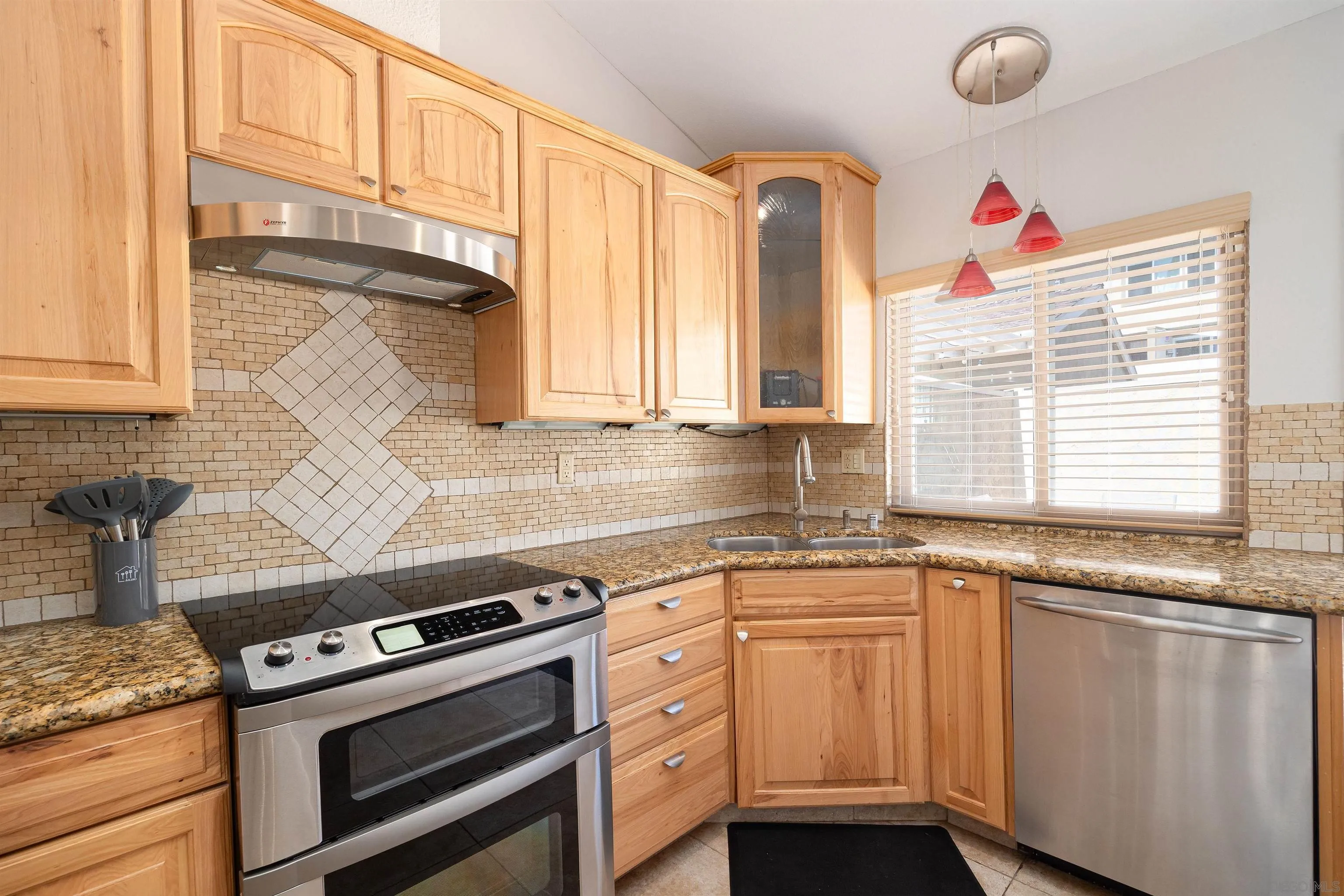 Photo #4: 250023908 Listing 