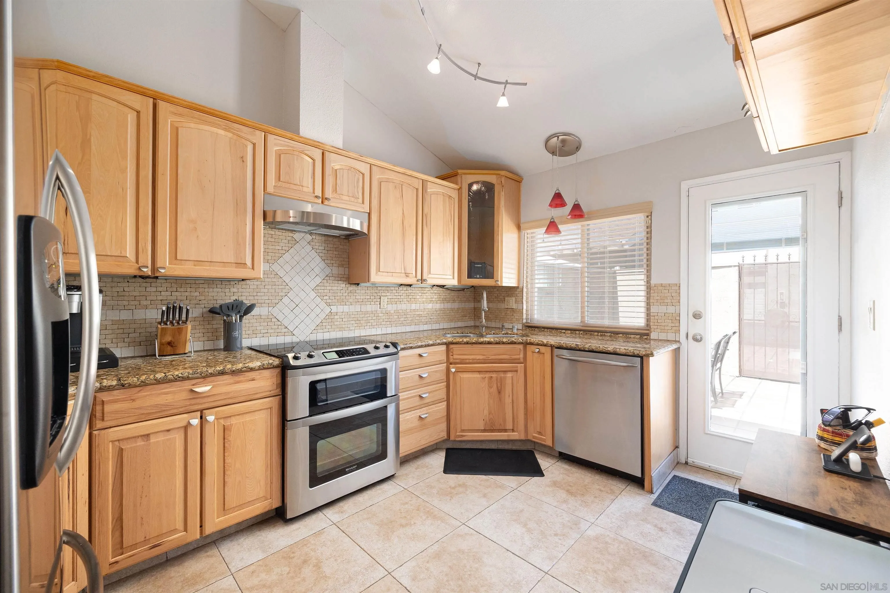 Photo #3: 250023908 Listing 