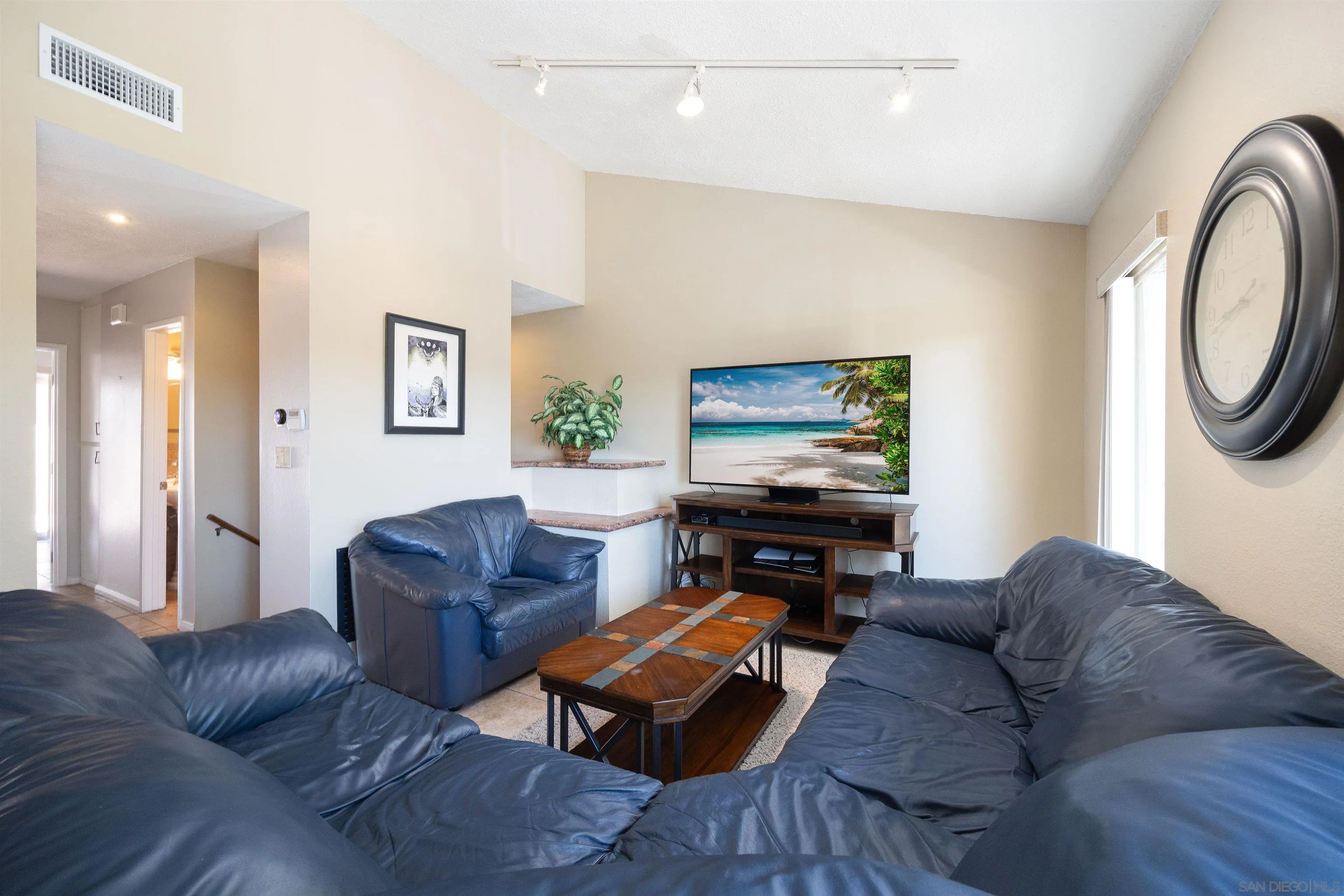 Photo #6: 250023908 Listing 