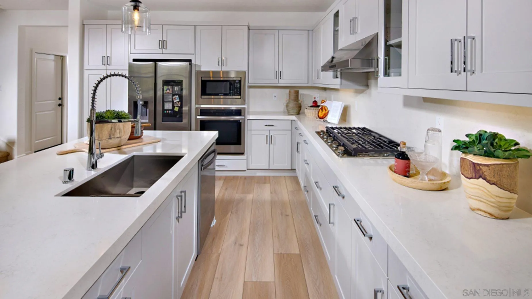 Photo #3: 250023925 Listing 