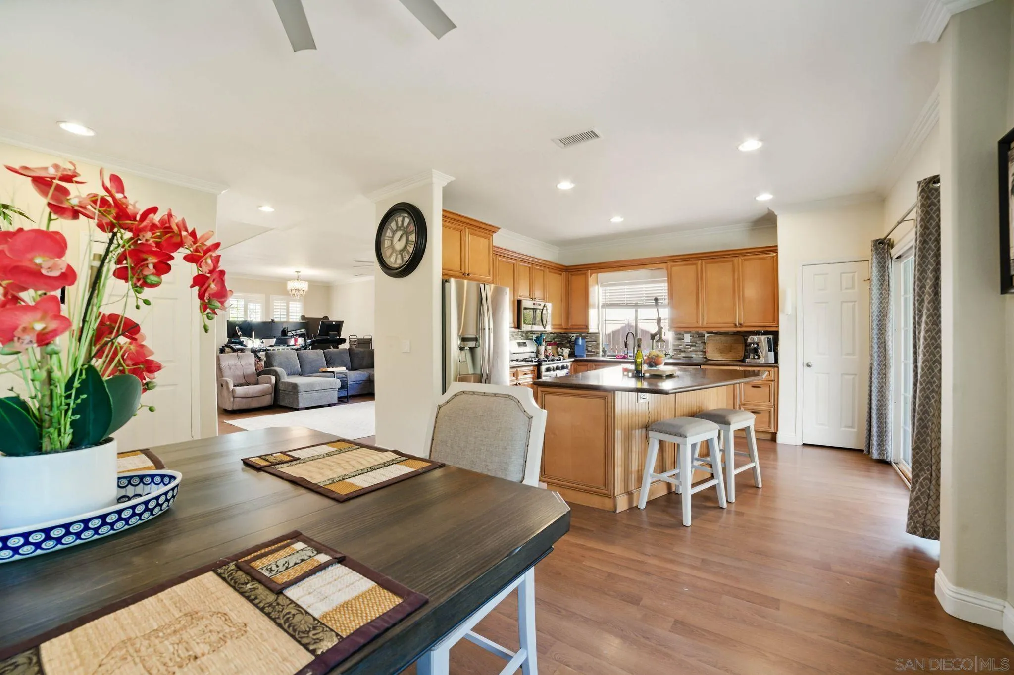 https://cdn.realtyfeed.com/cdn/127/250023963/07f93f38a74e88997b80868f3da4039b.webp