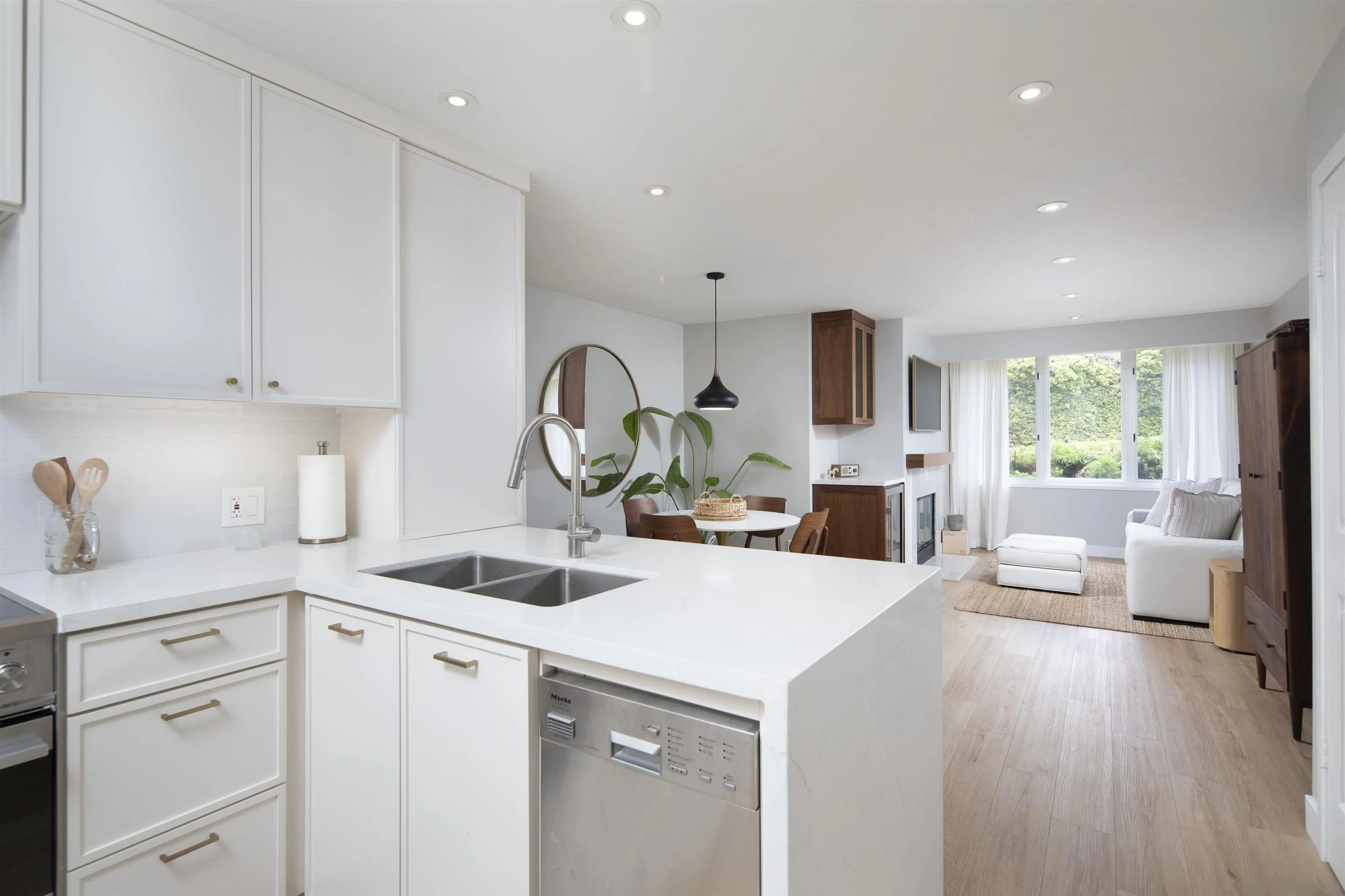 Photo #6: 250023984 Listing 