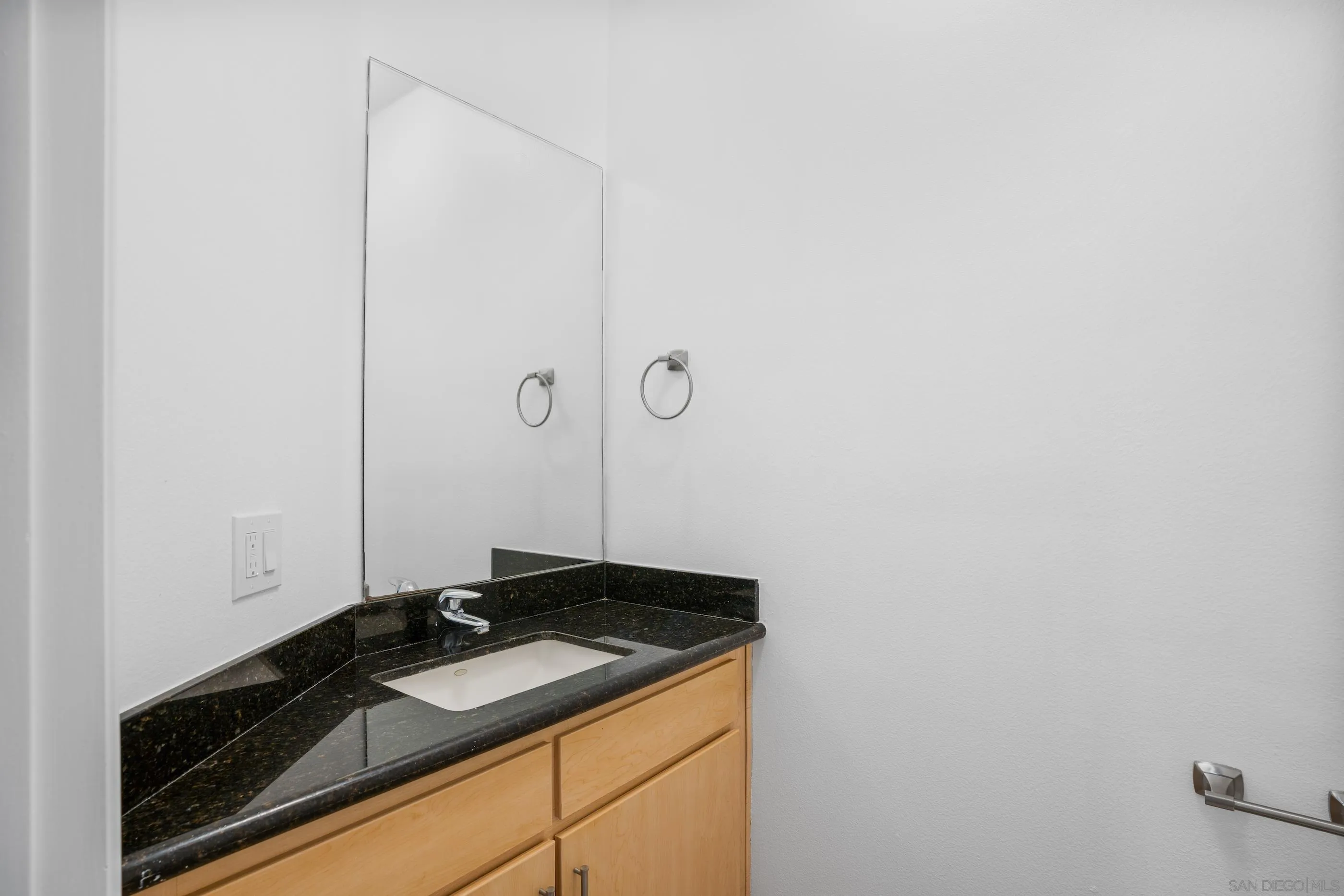Photo #13: 250023989 Listing: Photo #13
