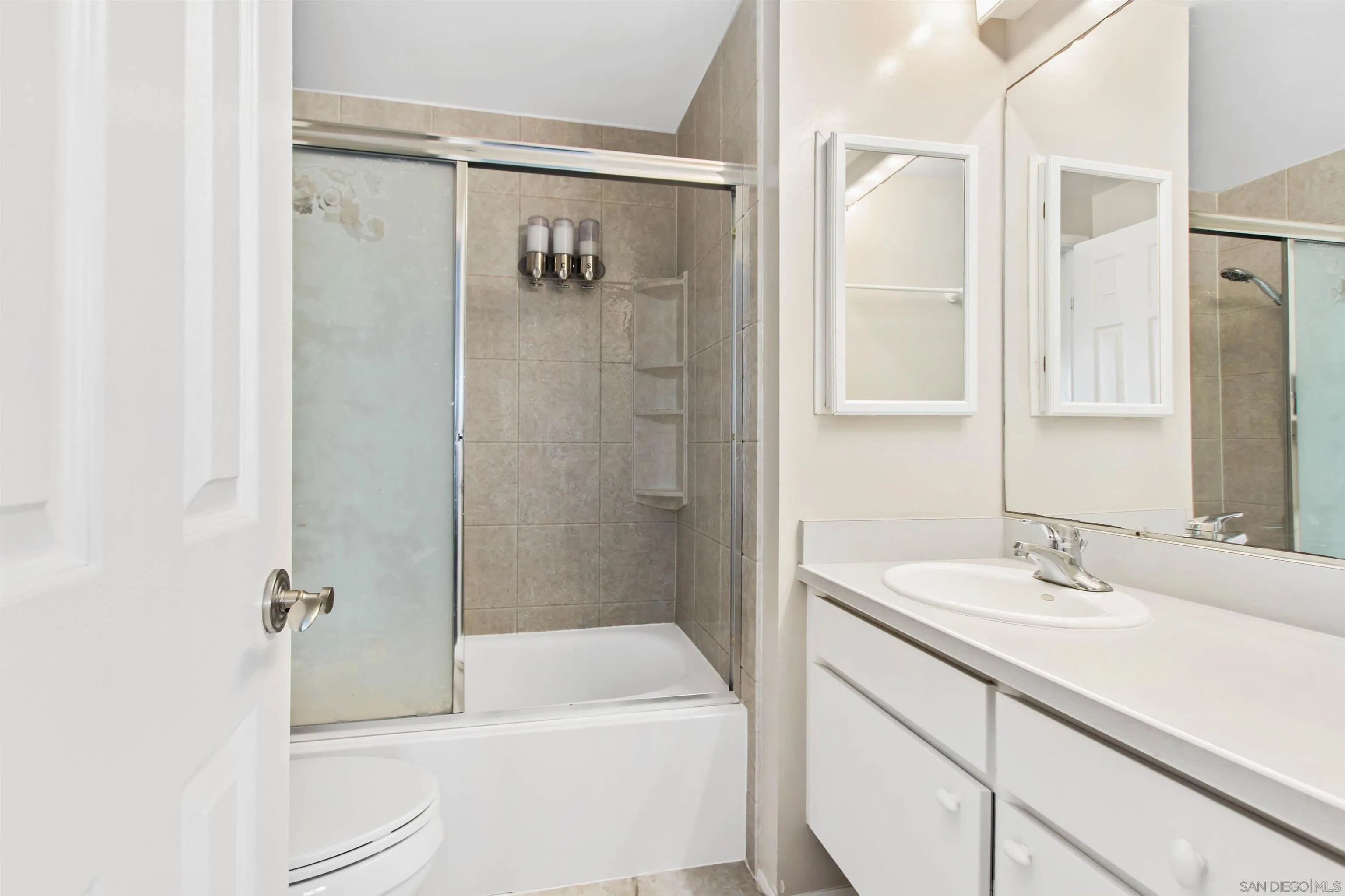 Photo #12: 250023996 Listing: Photo #12