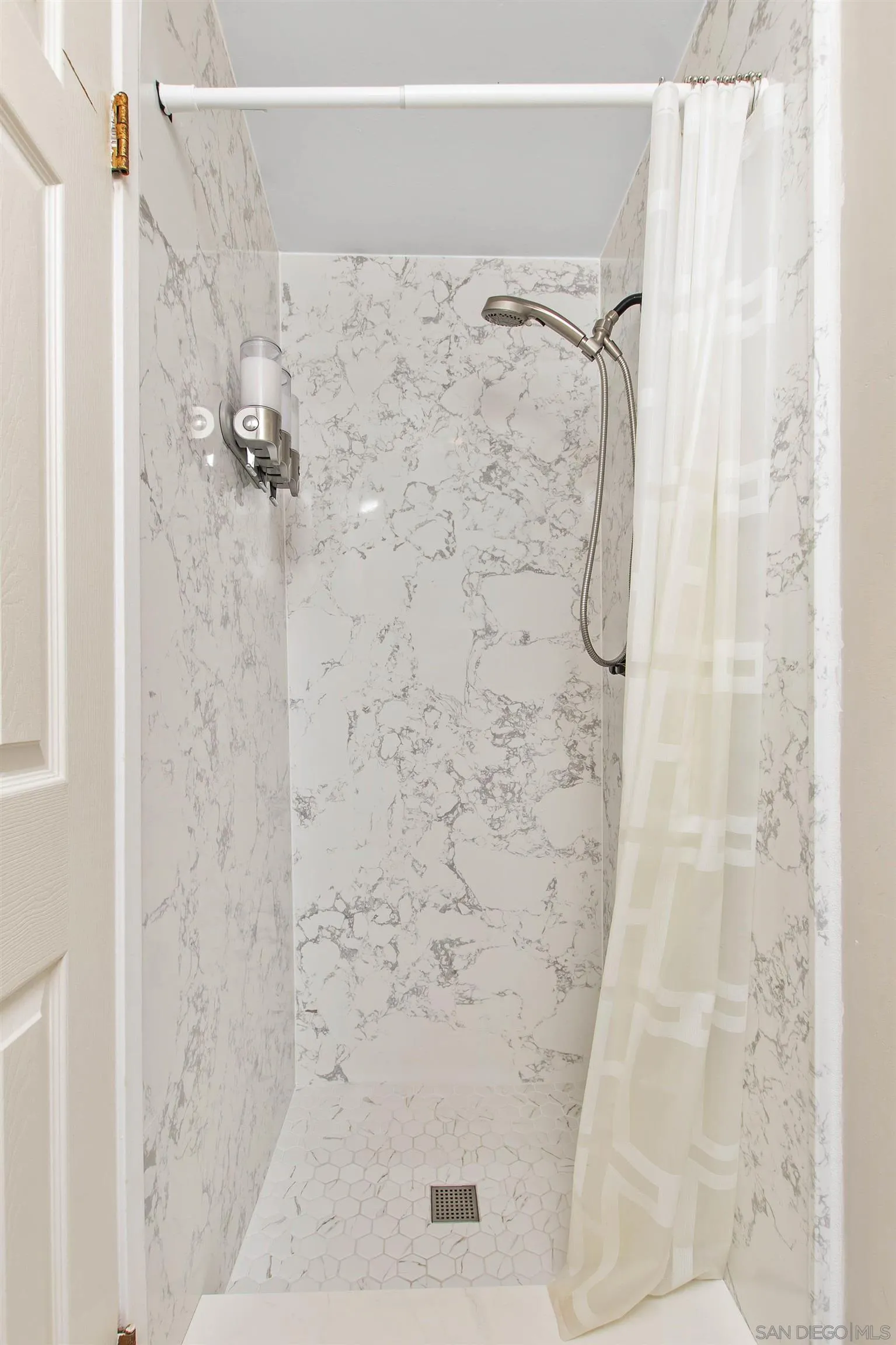 Photo #15: 250023996 Listing: Photo #15