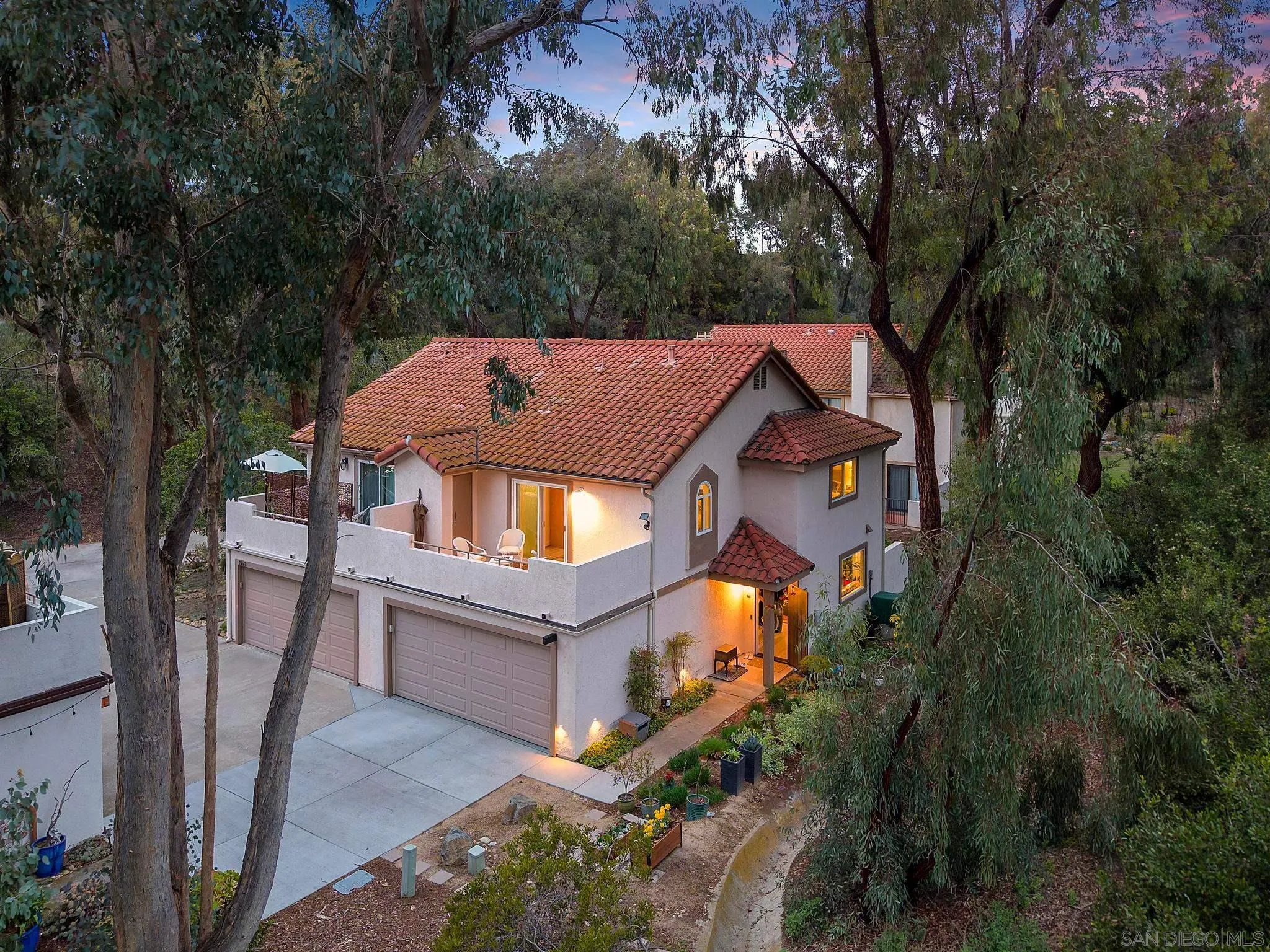 More Details about MLS # 250024018 : 1867 WHALEY AVE
