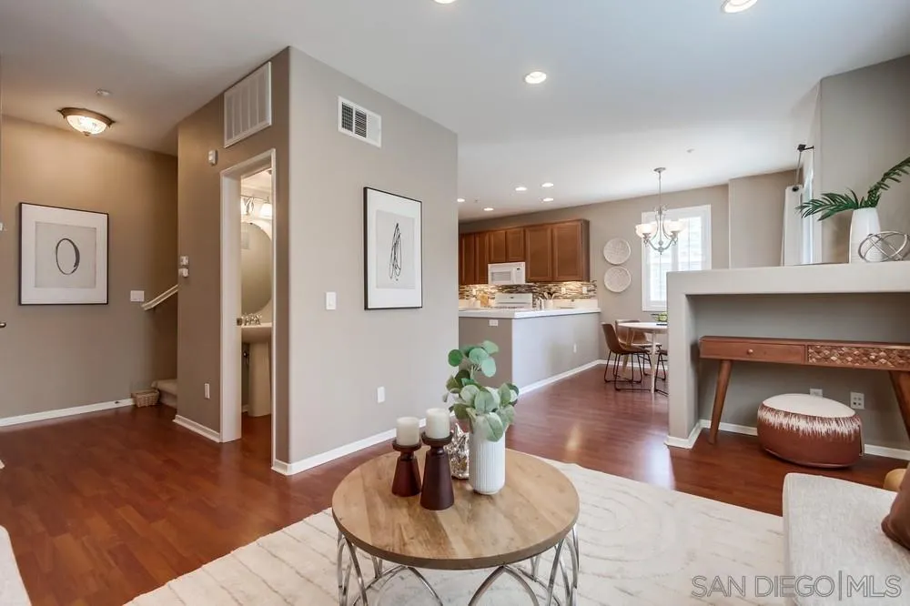Photo #2: 250024032 Listing 