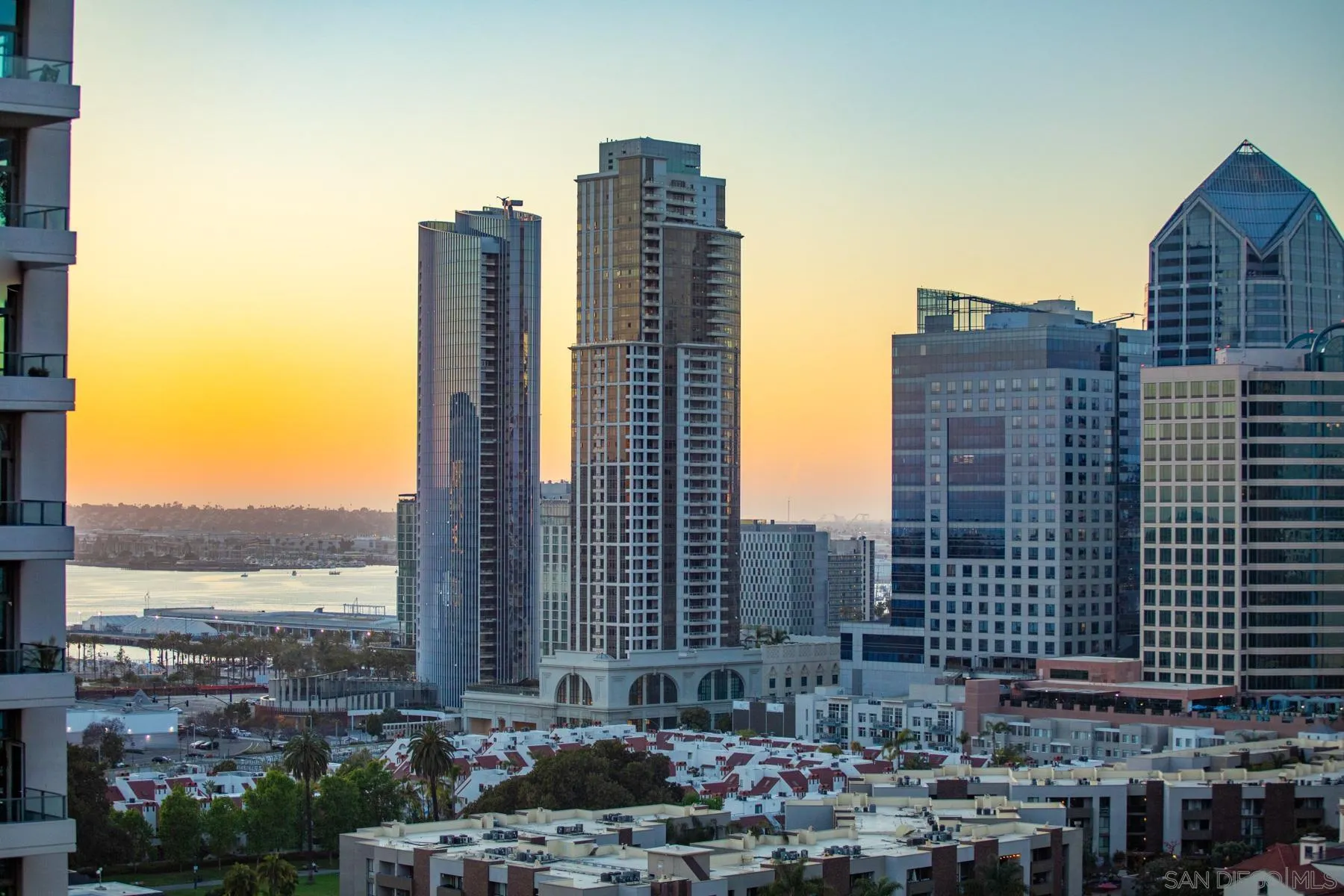 https://cdn.realtyfeed.com/cdn/127/250024034/bdd405c0131486ec1f982030c361b9d1.webp