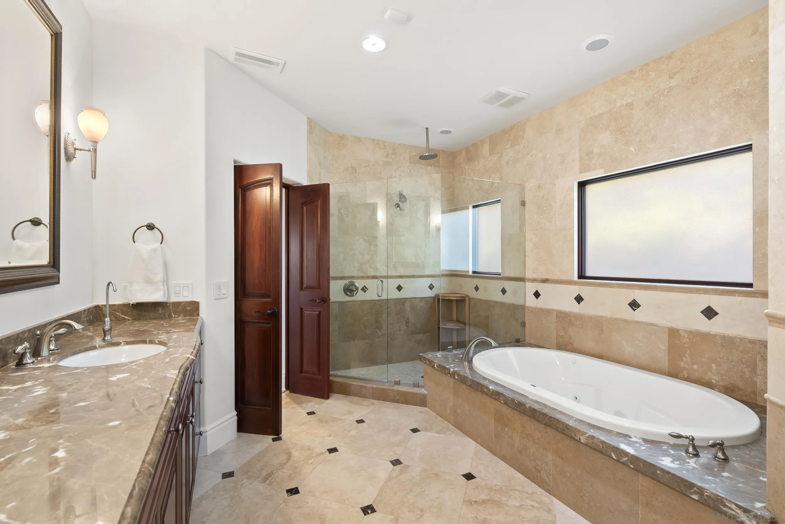 https://cdn.realtyfeed.com/cdn/127/250024050/aae627e6ebf38215bbdb6ad615c75550.webp