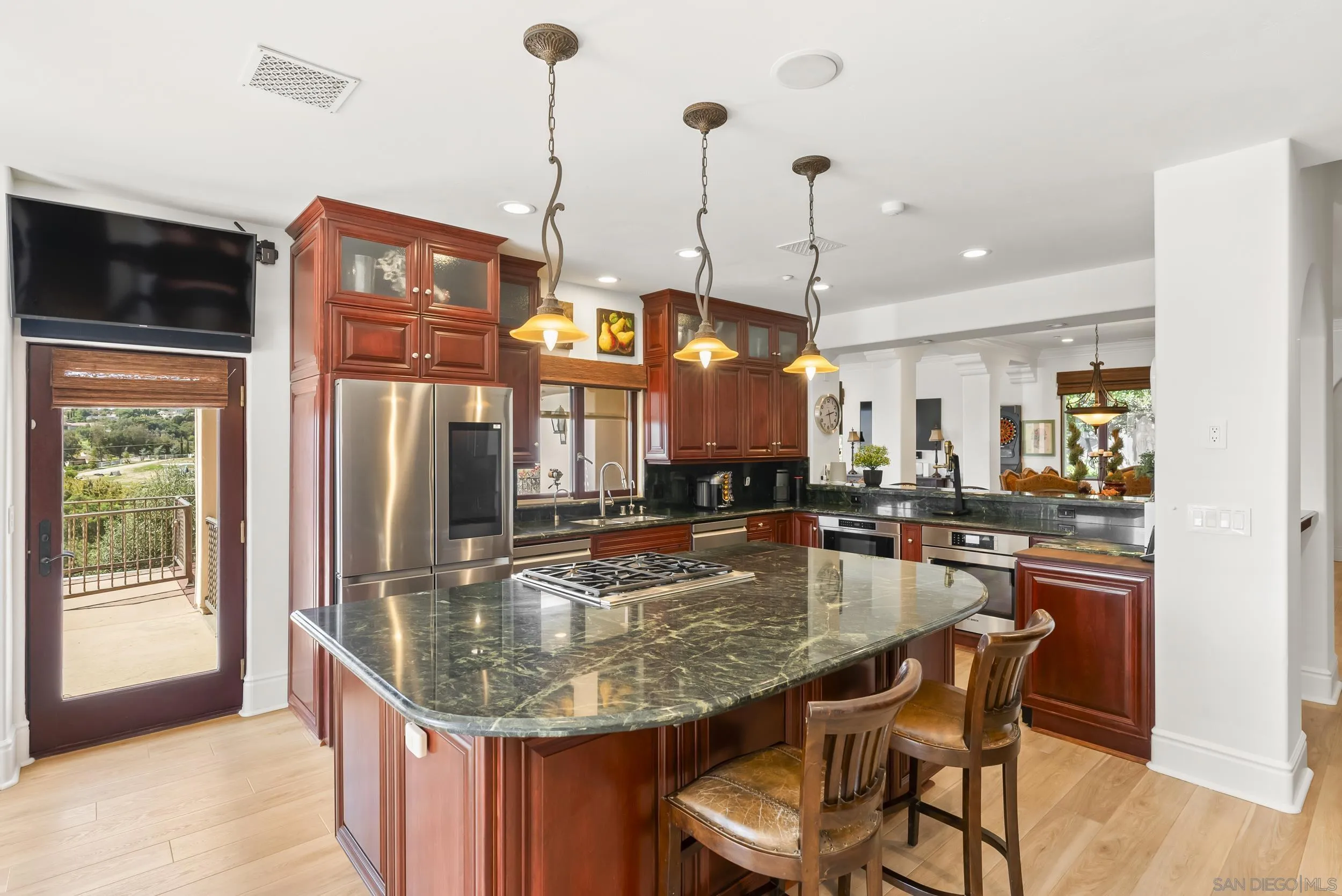 https://cdn.realtyfeed.com/cdn/127/250024050/d24d2cf65bd470dd22c1b0b83cd0809e.webp