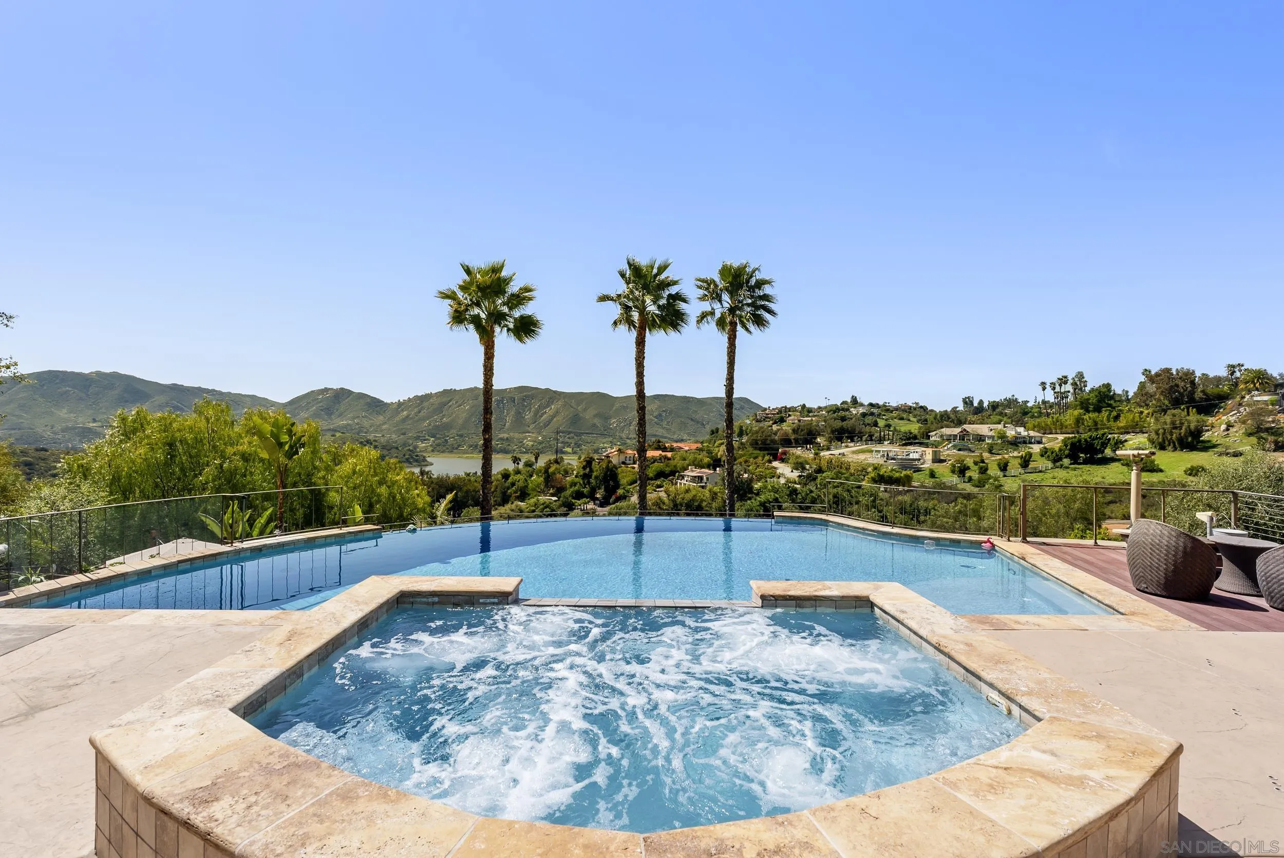 https://cdn.realtyfeed.com/cdn/127/250024050/eff5365141ea414e64843efaf684ab8a.webp