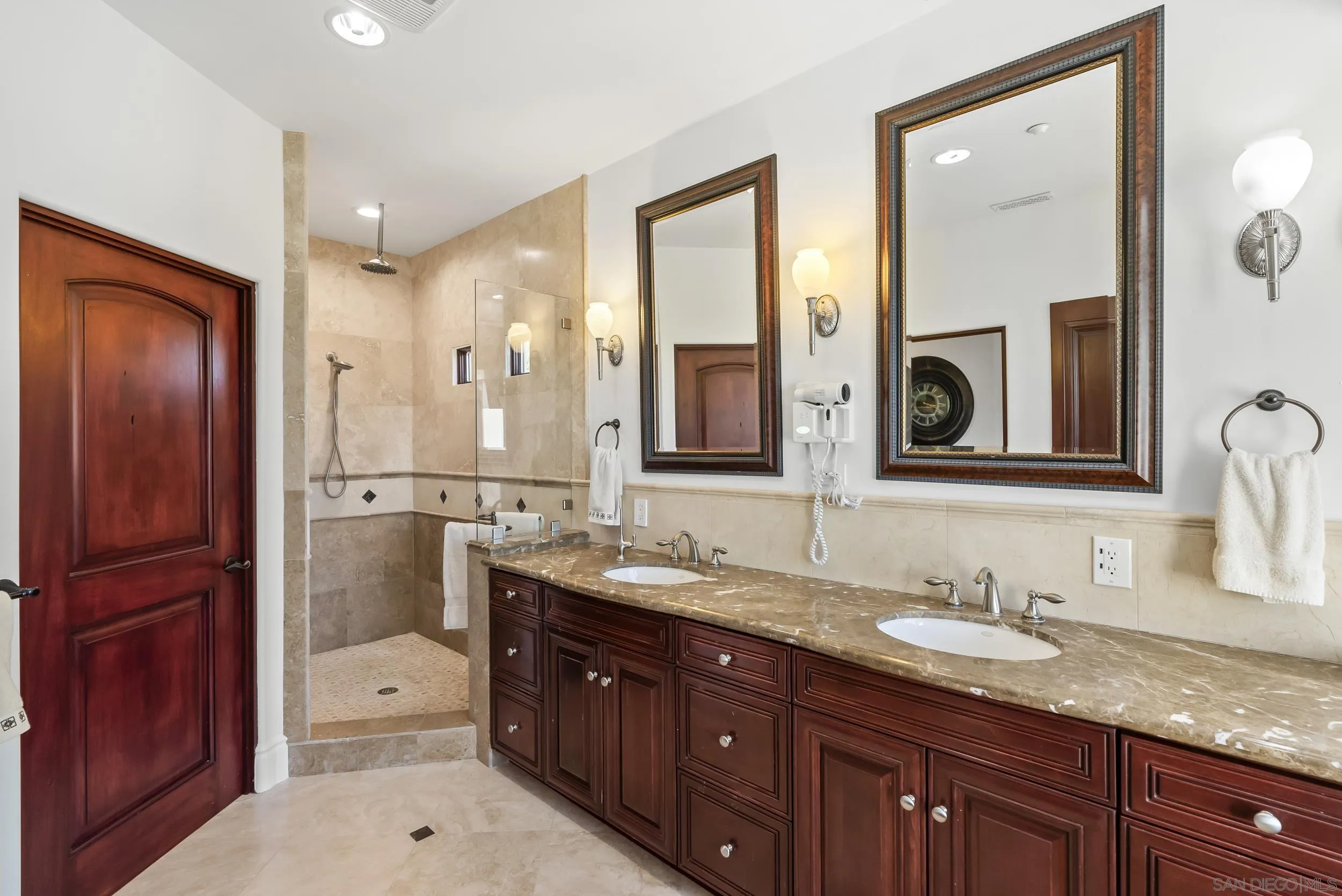 https://cdn.realtyfeed.com/cdn/127/250024050/fbcec57184321b64db1e9c2e774a946a.webp