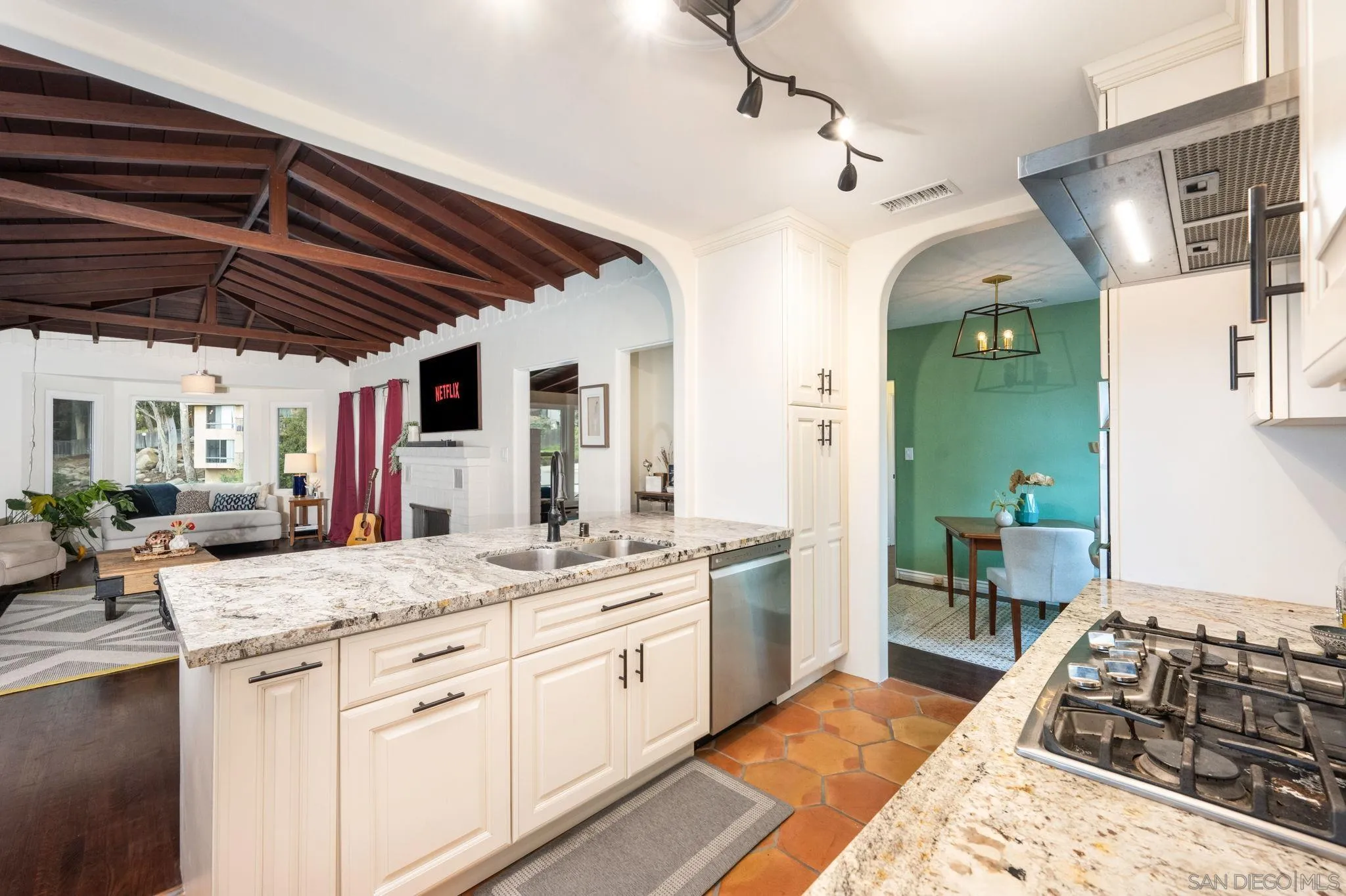 https://cdn.realtyfeed.com/cdn/127/250024051/b5f8acdb3c5810c7930c905e7382be6b.webp