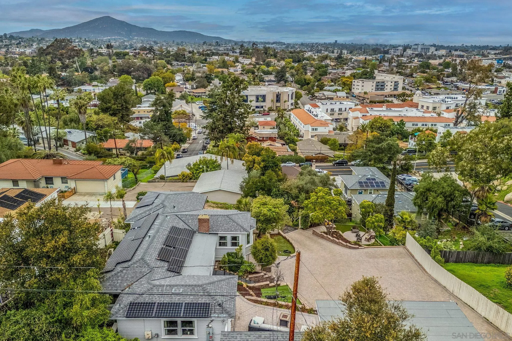 https://cdn.realtyfeed.com/cdn/127/250024051/c9e11d1a88336468adaaaf745d313b99.webp