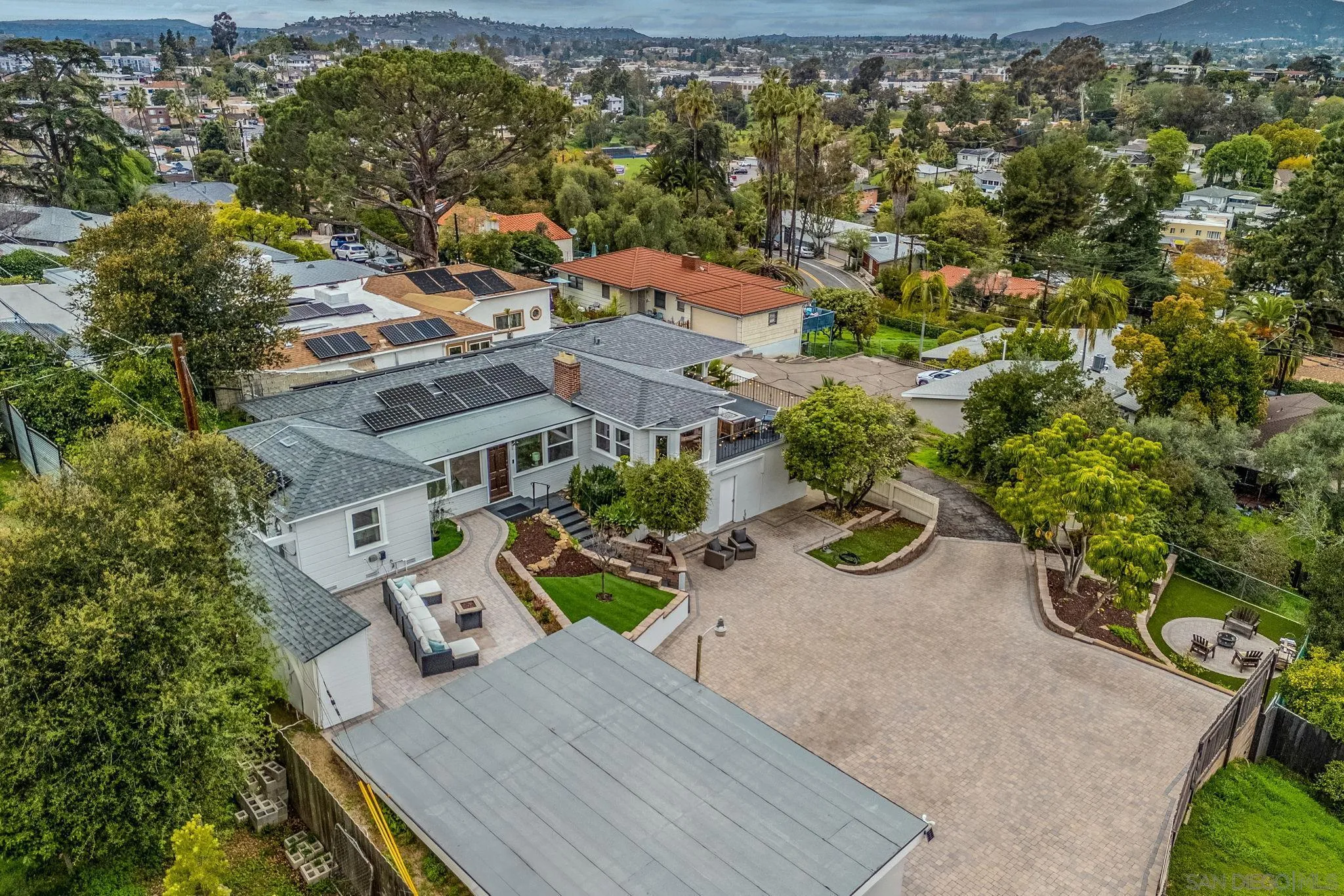 https://cdn.realtyfeed.com/cdn/127/250024051/d7cdac7e97a88d81aad831a44d72a6f8.webp