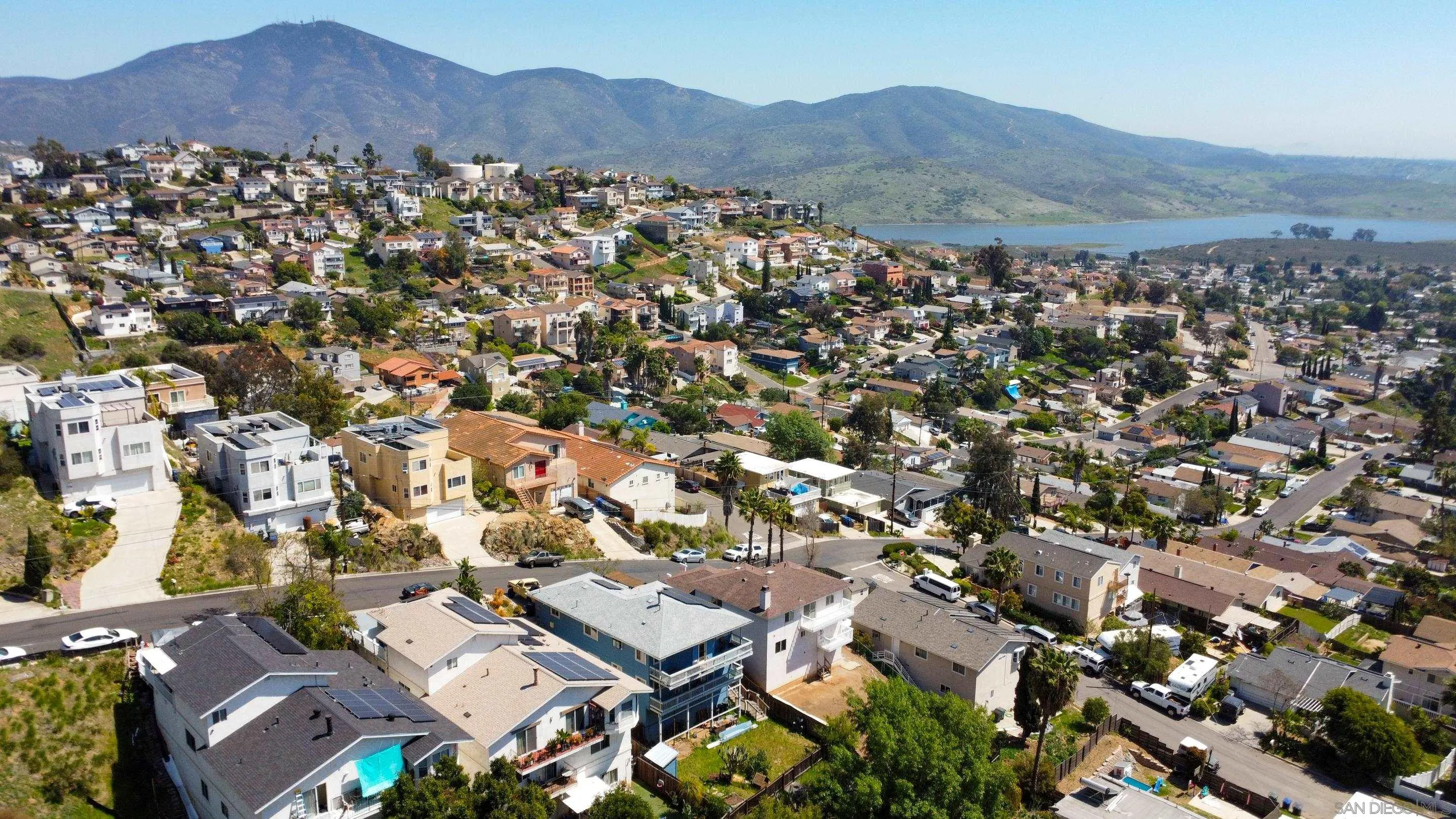 https://cdn.realtyfeed.com/cdn/127/250024053/005acd076c2f82ba7f7497208e9de1cd.webp