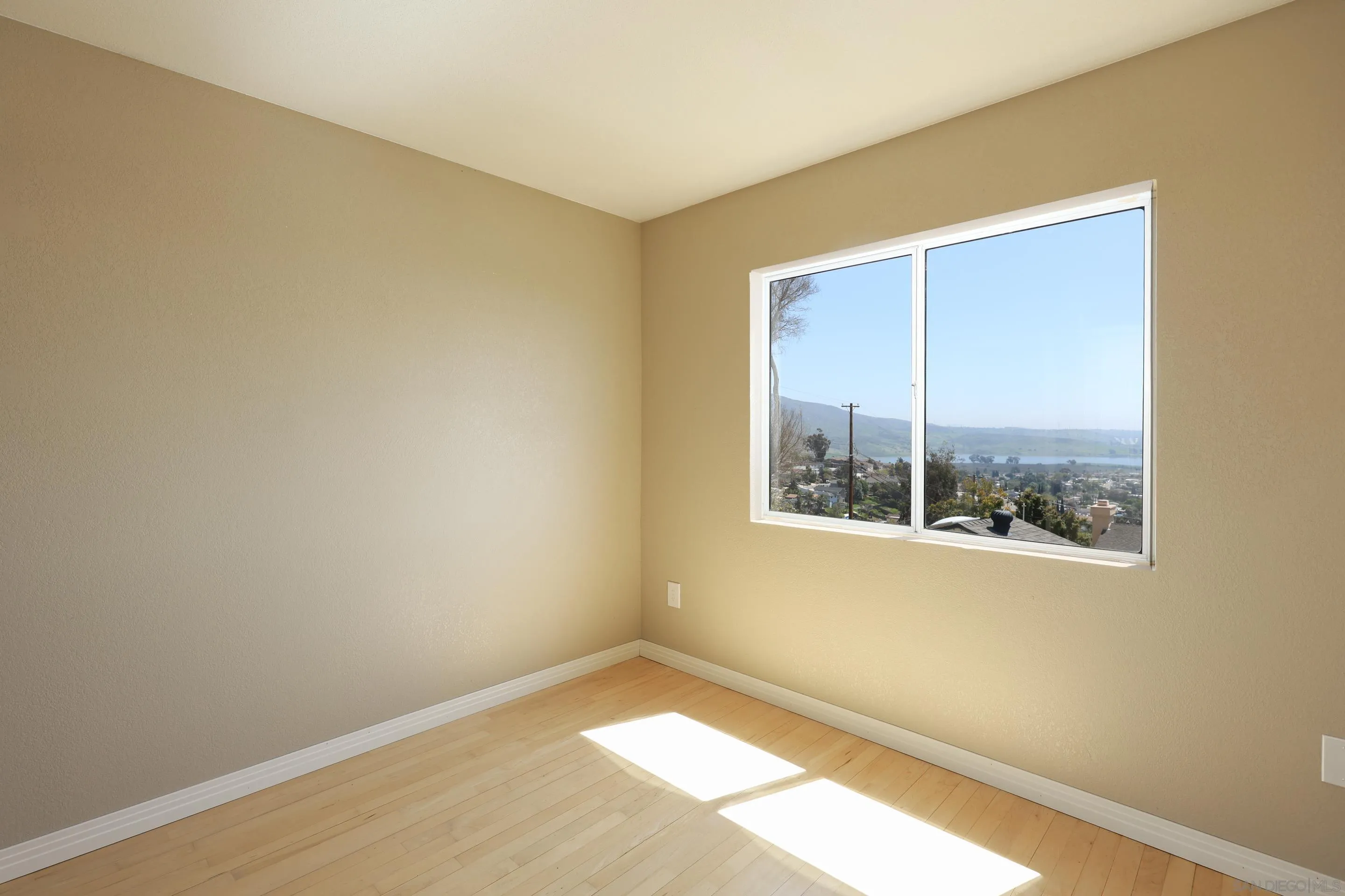 https://cdn.realtyfeed.com/cdn/127/250024053/03faee6b7cf7f4193c695f29e7726543.webp