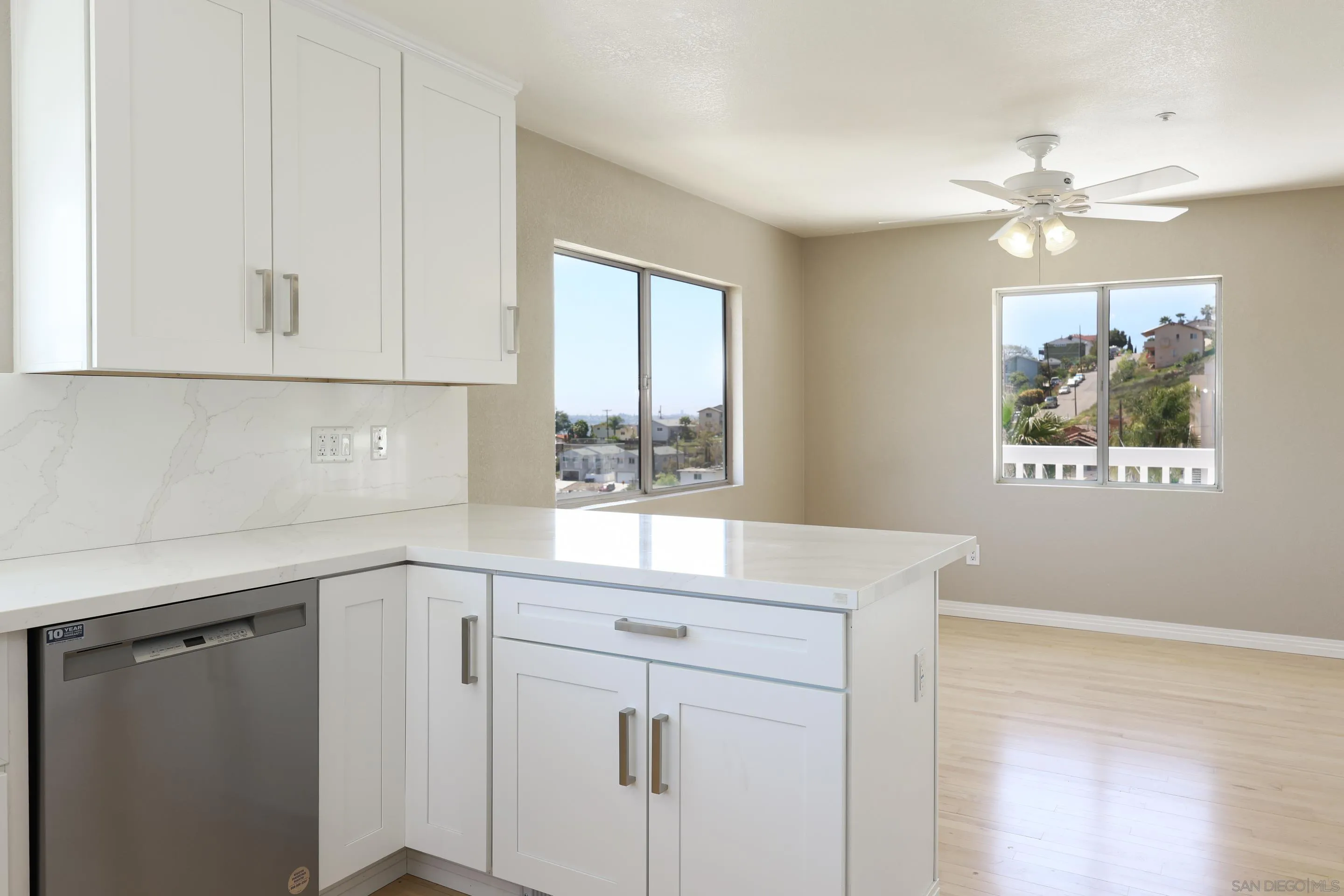 https://cdn.realtyfeed.com/cdn/127/250024053/364fef22731ff0d97666e937ca995aab.webp