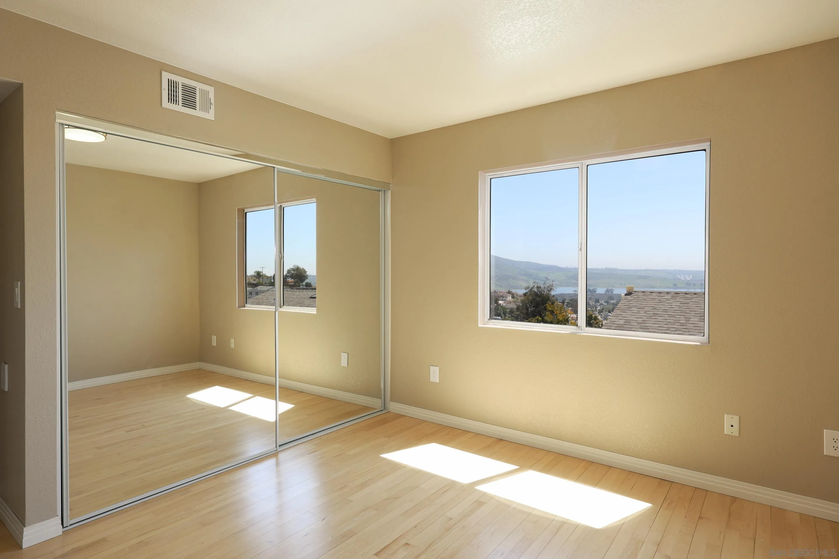 https://cdn.realtyfeed.com/cdn/127/250024053/426c4e7e448f5ffd21b5c1181e221d86.webp