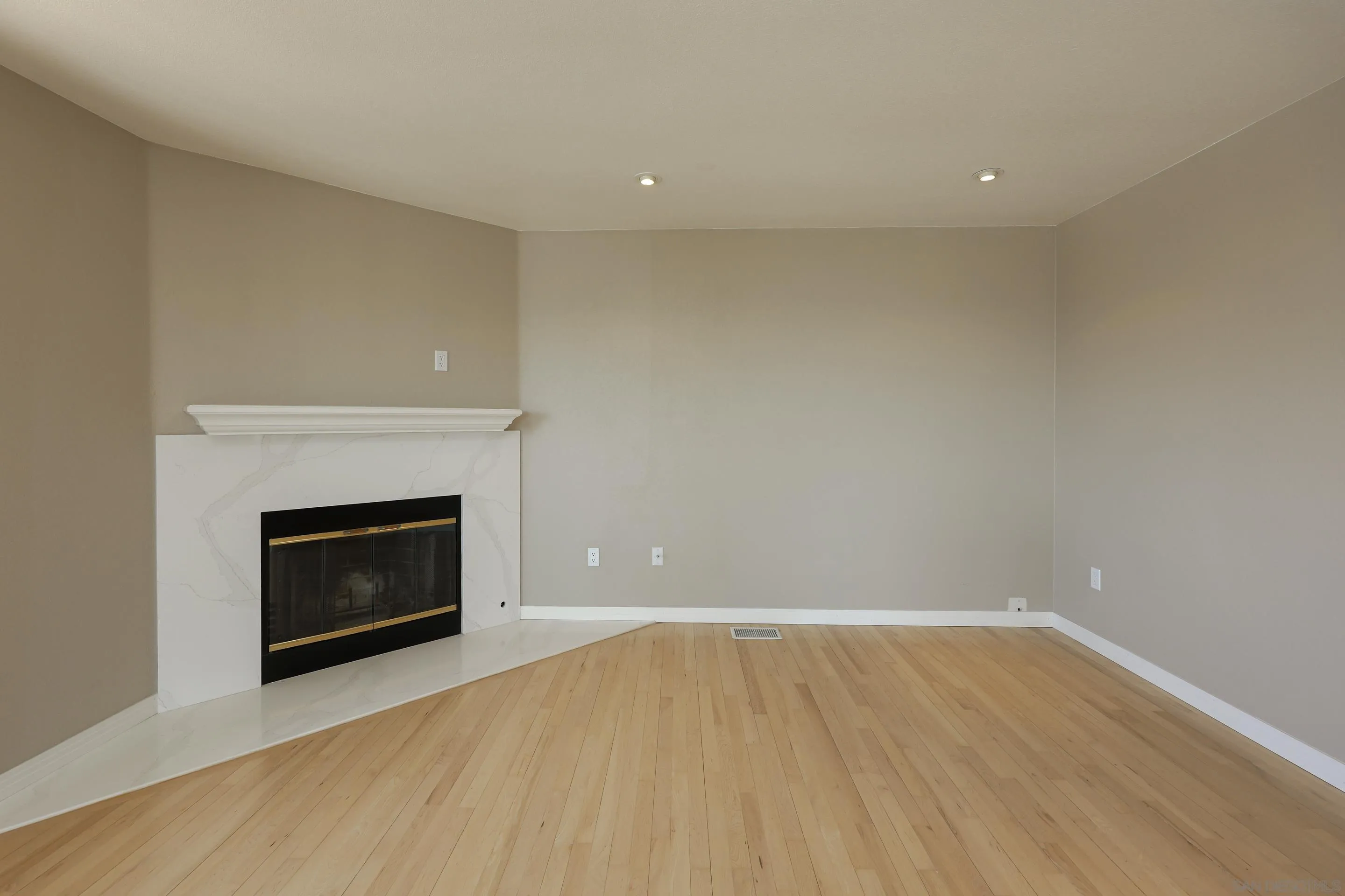 https://cdn.realtyfeed.com/cdn/127/250024053/5bb7458d4e22a4156ea48b7b54d44849.webp
