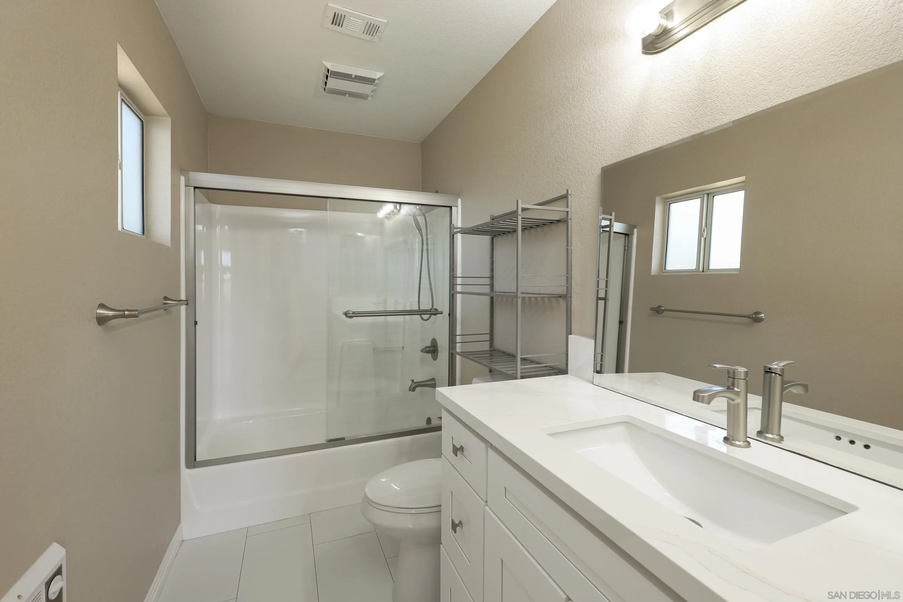 https://cdn.realtyfeed.com/cdn/127/250024053/d9744bb9258f4df711216ef0fc2784d5.webp