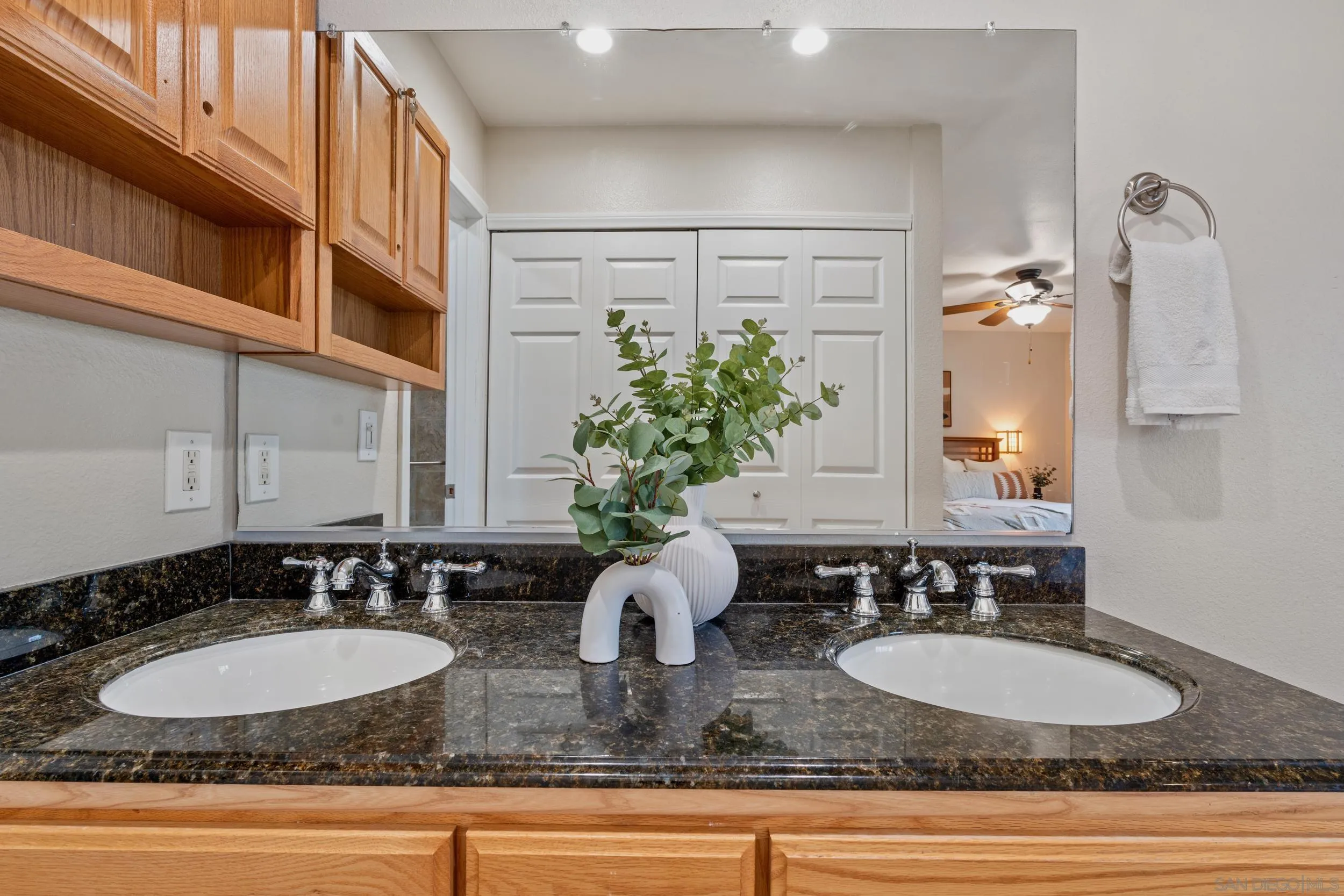 https://cdn.realtyfeed.com/cdn/127/250024102/18f6701a891bb04c9a6f52b049016bfc.webp