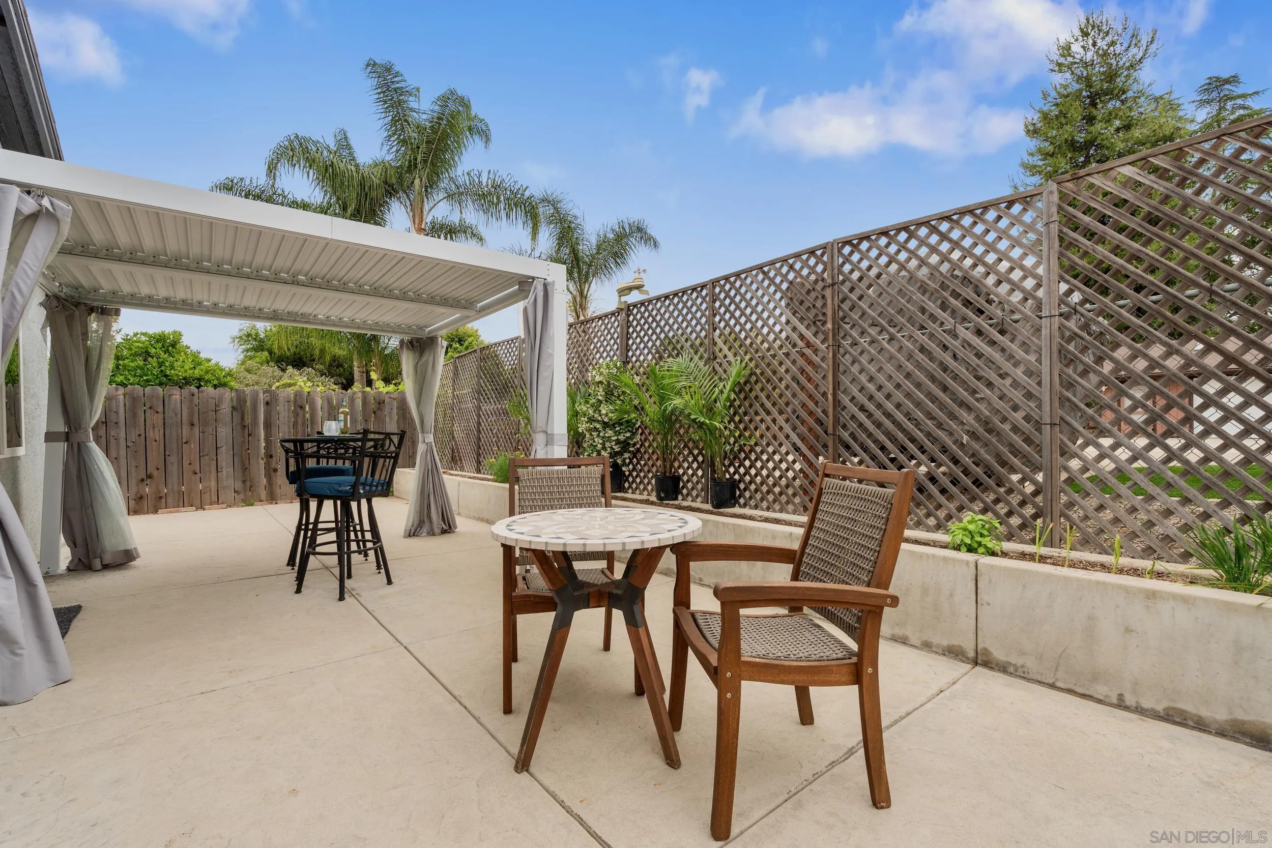 https://cdn.realtyfeed.com/cdn/127/250024102/2133a1c38985605708fe7e783410d8aa.webp