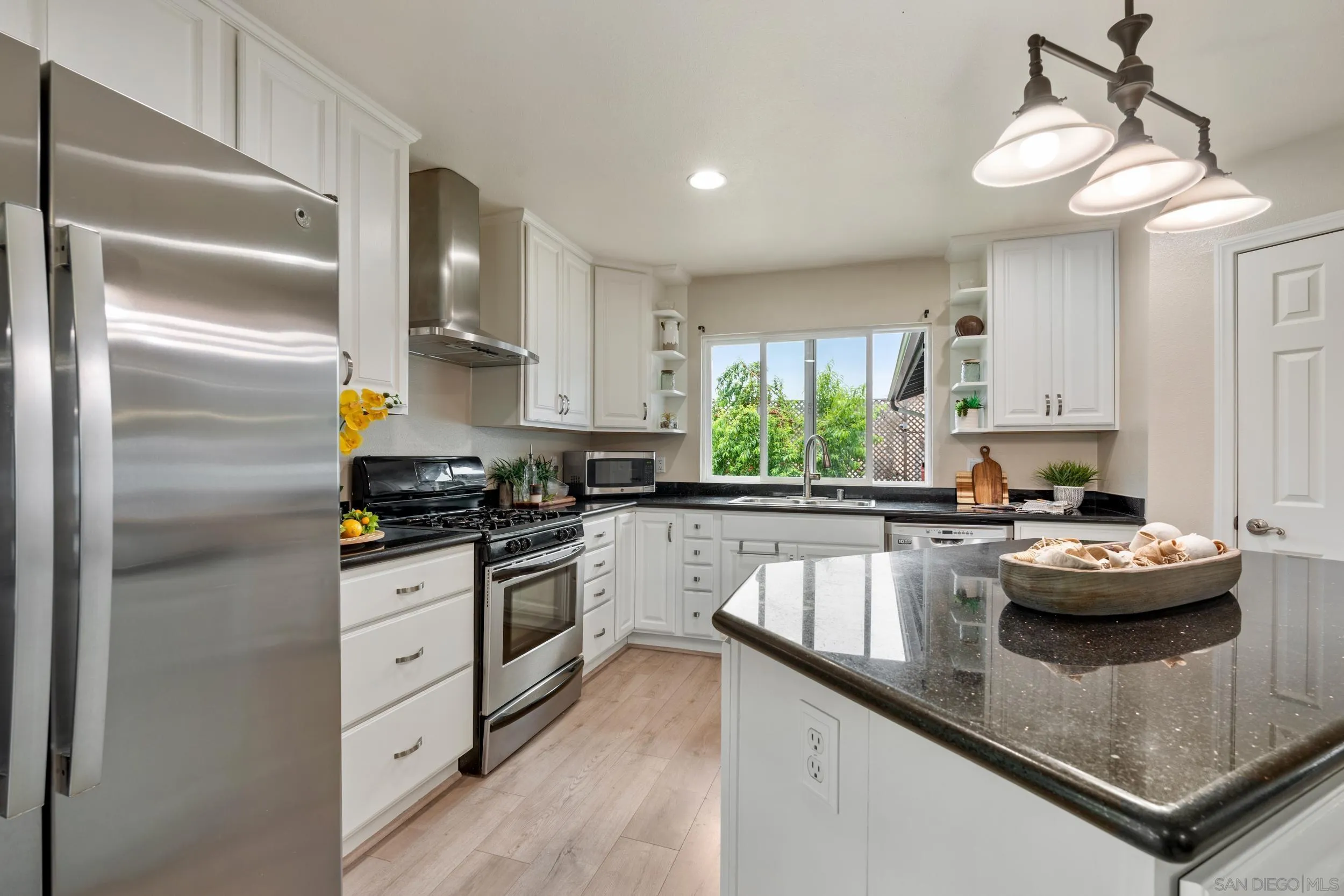 https://cdn.realtyfeed.com/cdn/127/250024102/79a7de643a8a9cc40bf311c7d865255d.webp