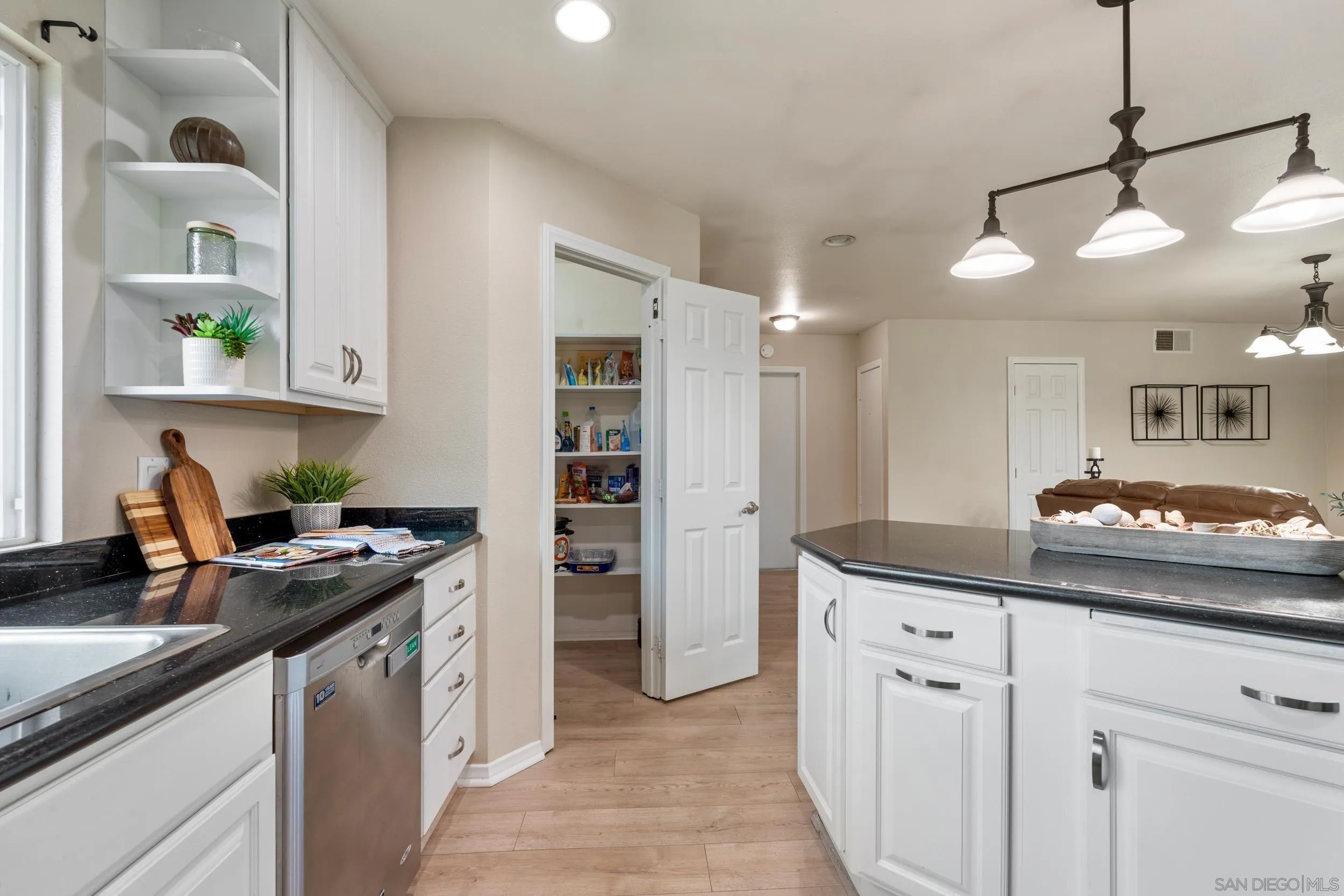 https://cdn.realtyfeed.com/cdn/127/250024102/7f2527722ed0bd81f579ef79a1069a07.webp