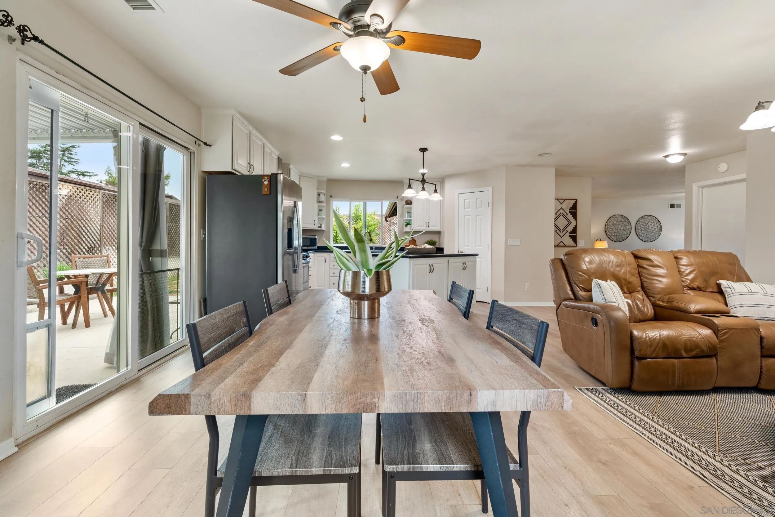 https://cdn.realtyfeed.com/cdn/127/250024102/8545b1abab93c47ccda9dd1e451f1abf.webp
