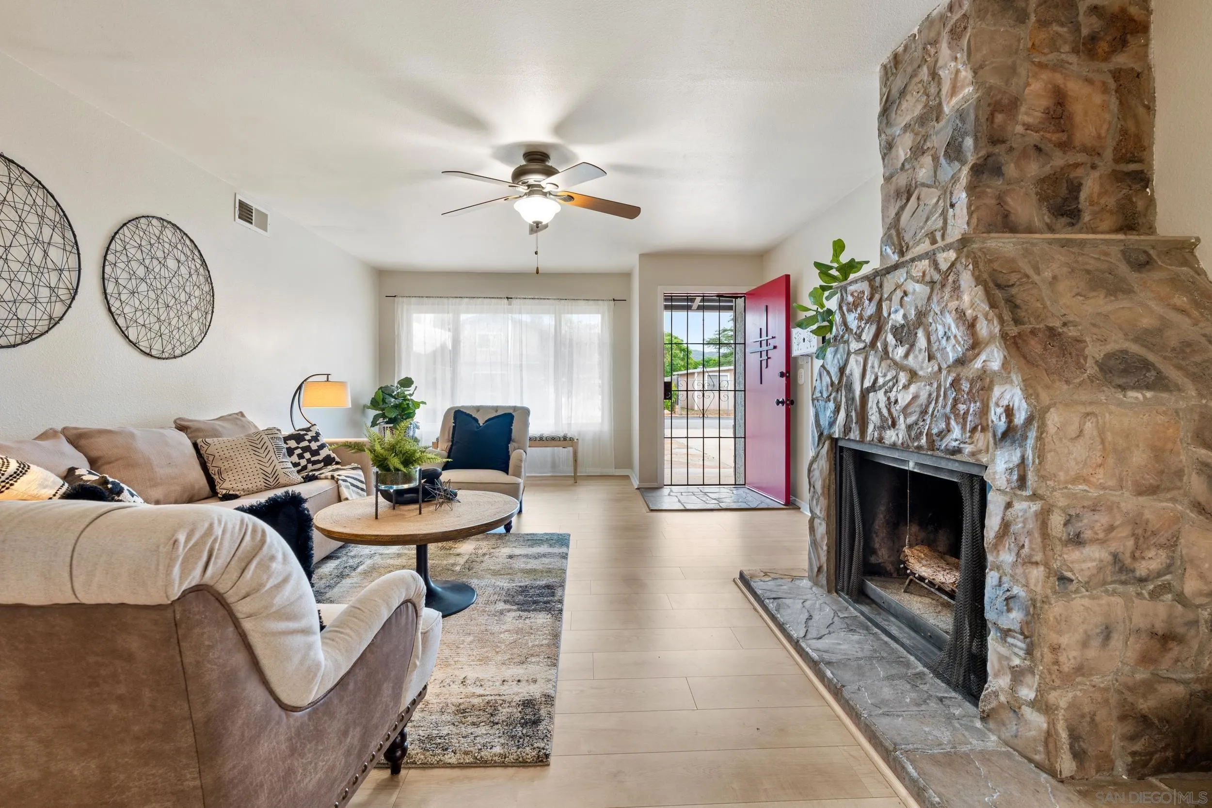 https://cdn.realtyfeed.com/cdn/127/250024102/93ed5f7719607980bad22cdf03031065.webp