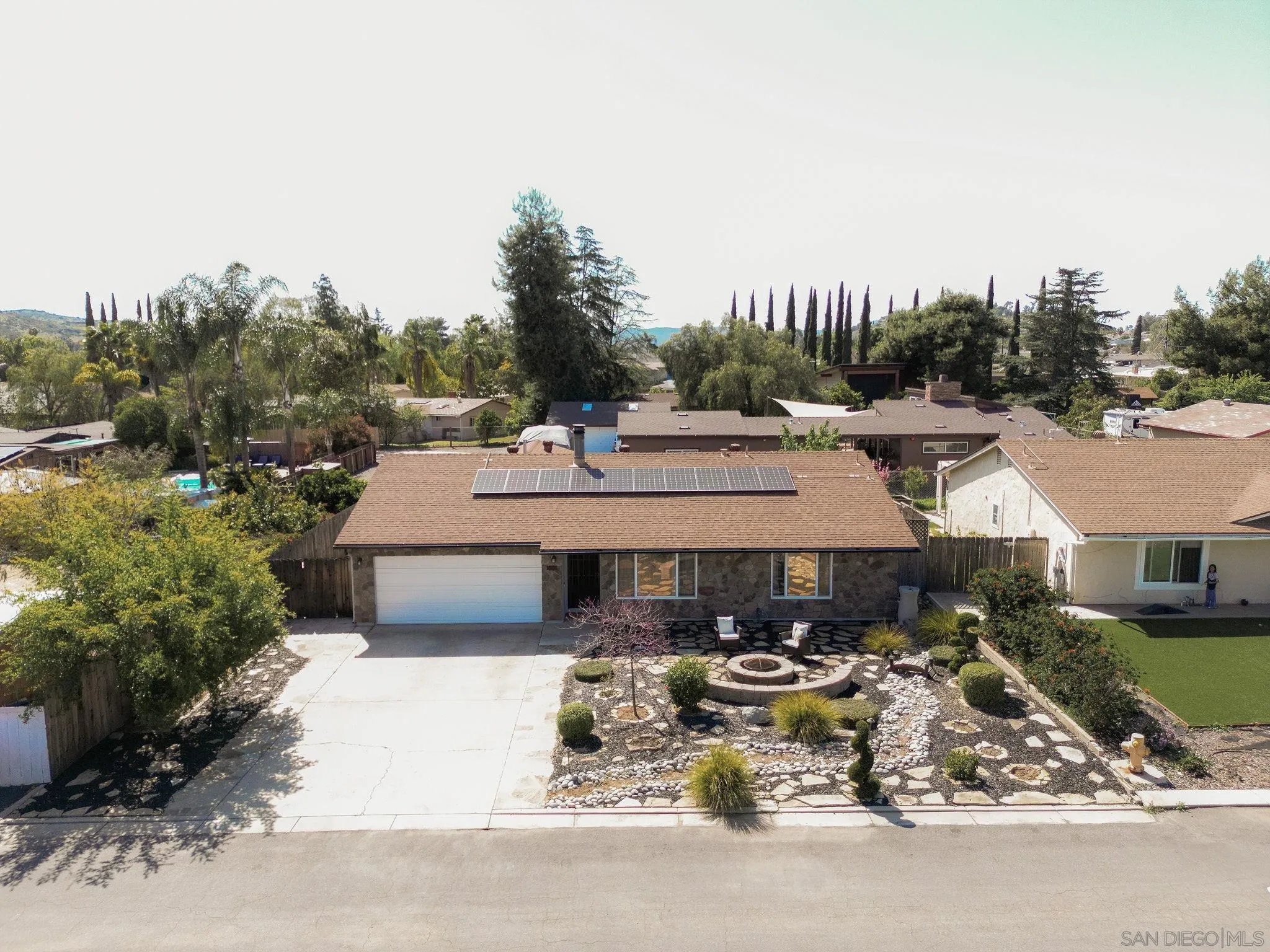 https://cdn.realtyfeed.com/cdn/127/250024102/caf6834fe3dae1818056a7e688d7bc08.webp
