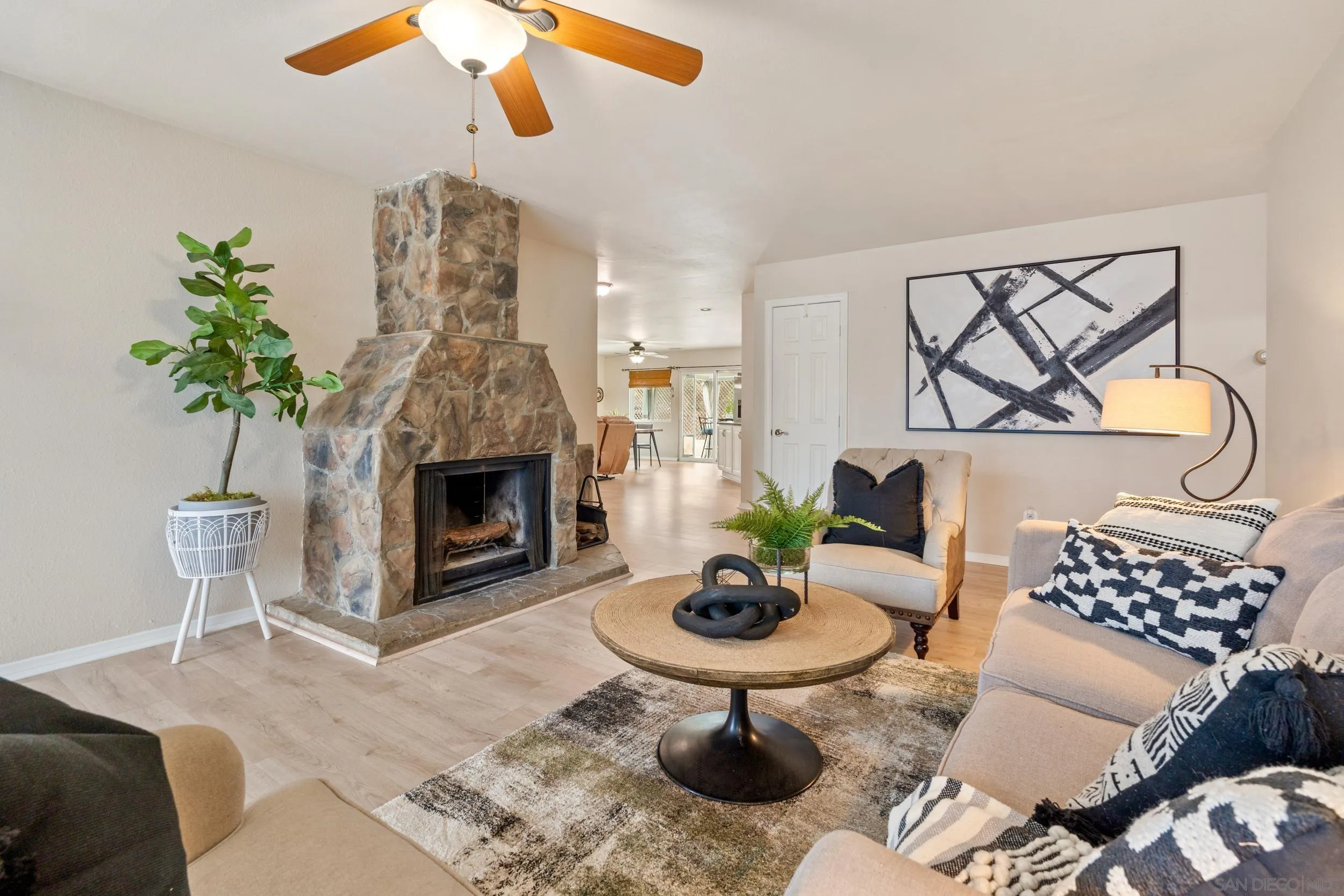 https://cdn.realtyfeed.com/cdn/127/250024102/cb77b4b8fed470971e17e8687dda83e9.webp