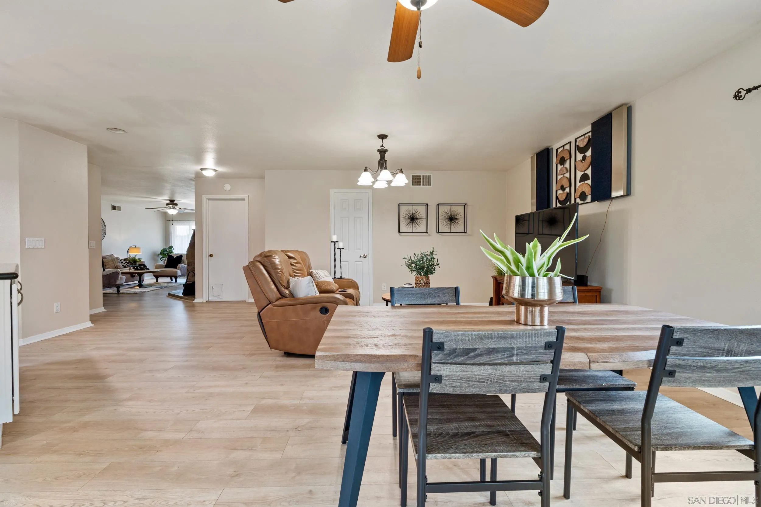 https://cdn.realtyfeed.com/cdn/127/250024102/d2fabefdc09fe64d4e136dd4442db946.webp