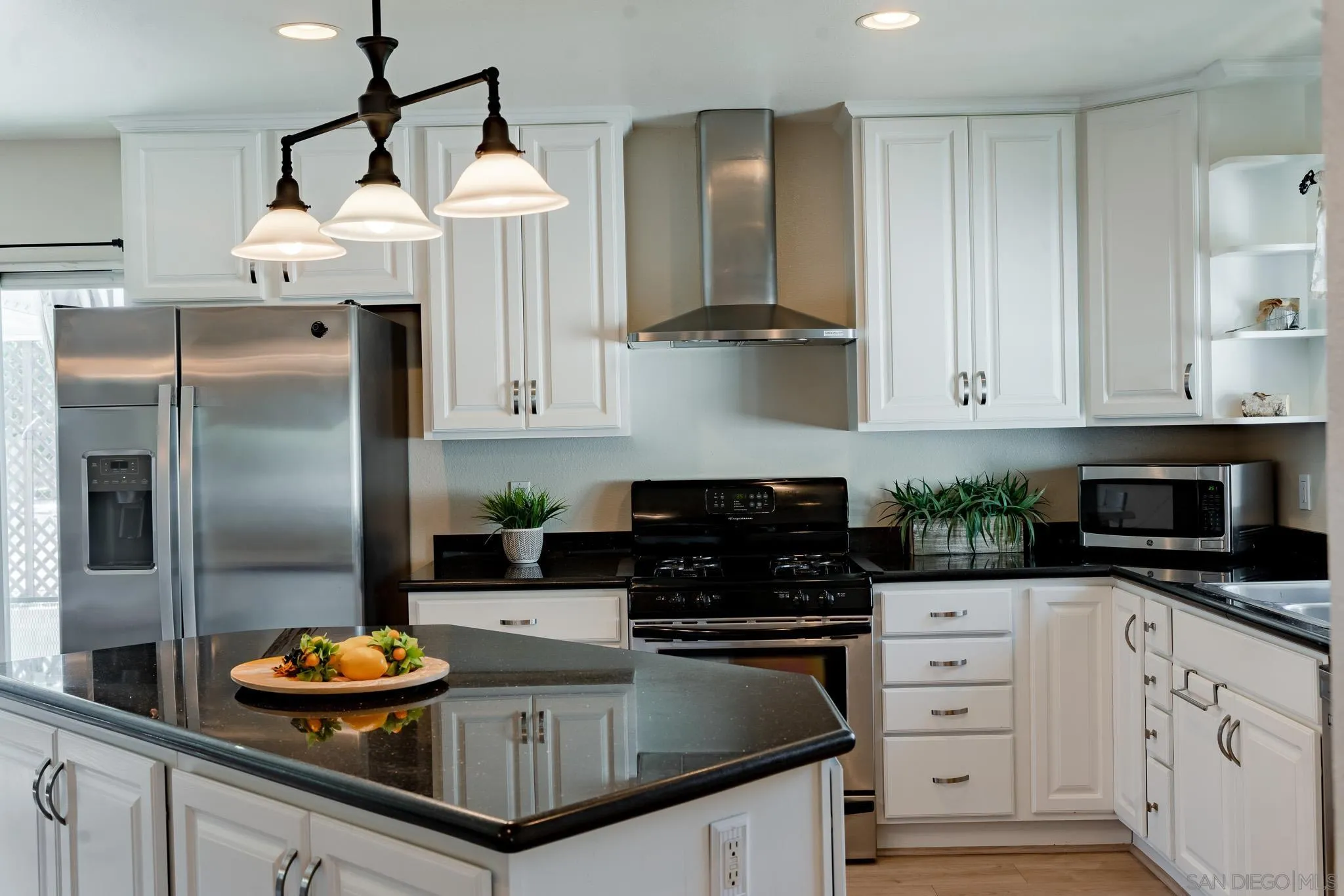 https://cdn.realtyfeed.com/cdn/127/250024102/dfa43fa7fd6ca141d6ae98ff3b94351c.webp