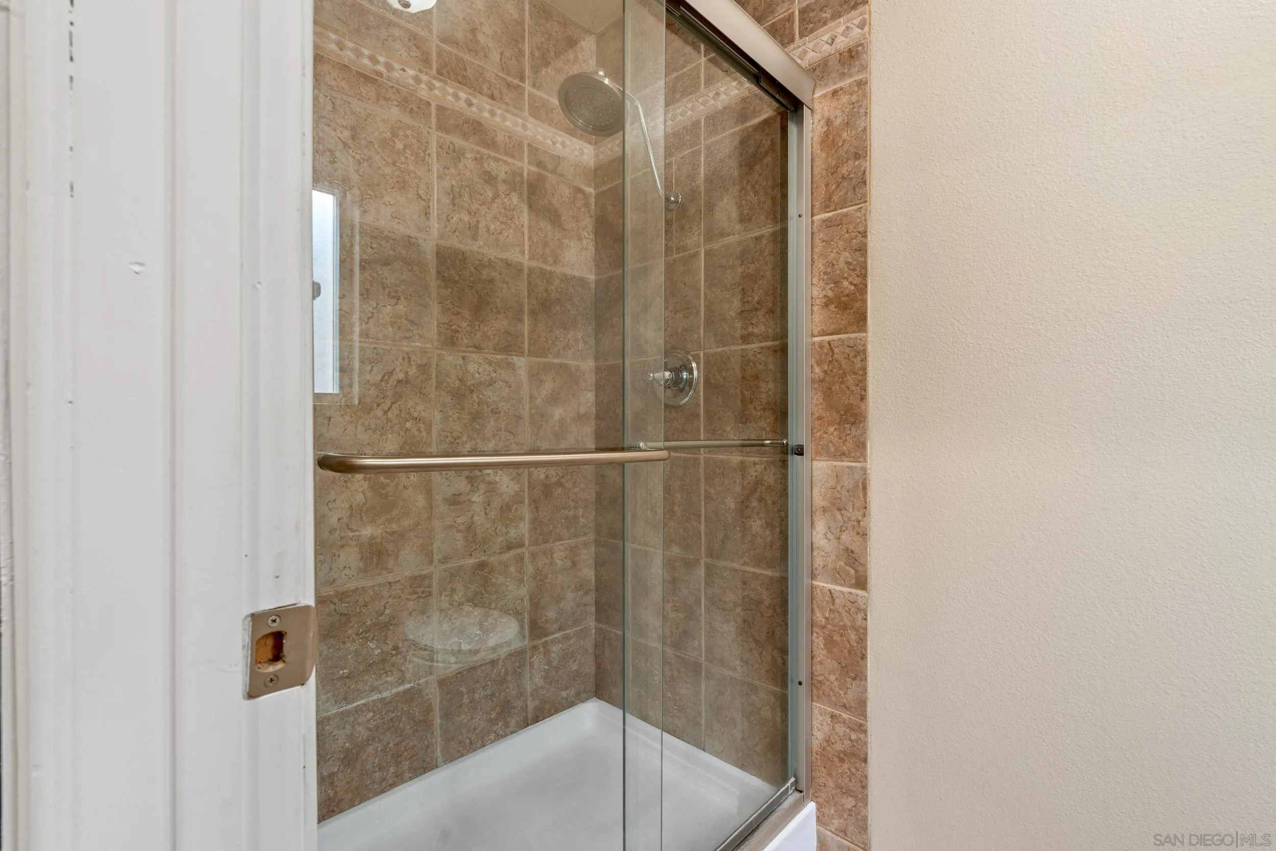 https://cdn.realtyfeed.com/cdn/127/250024102/f7e0576baf11e6e19592d01058f5eecf.webp