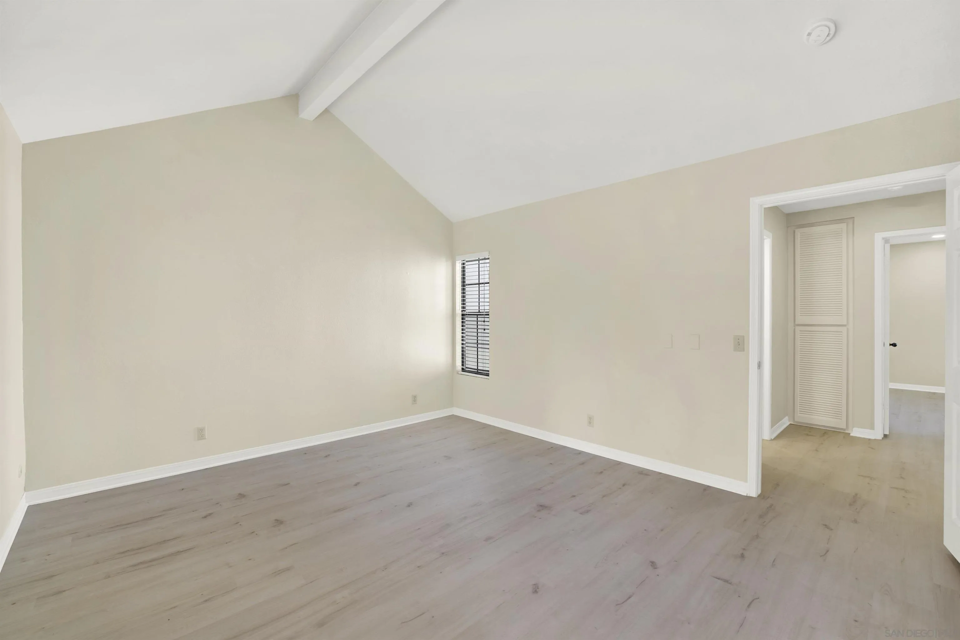 https://cdn.realtyfeed.com/cdn/127/250024104/3916405f8d74b5c5ac93d510025053ff.webp