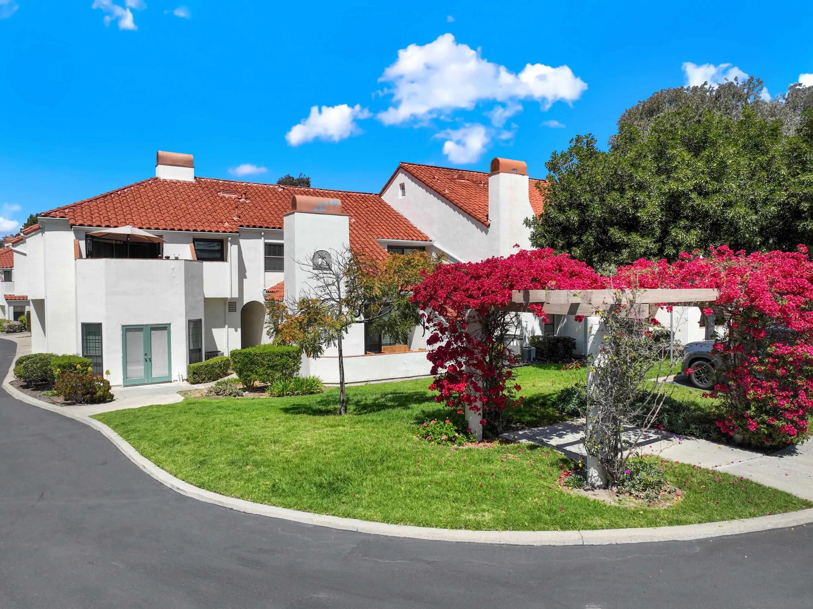 https://cdn.realtyfeed.com/cdn/127/250024104/98e7abf5afed0562790dd25c107c4da2.webp