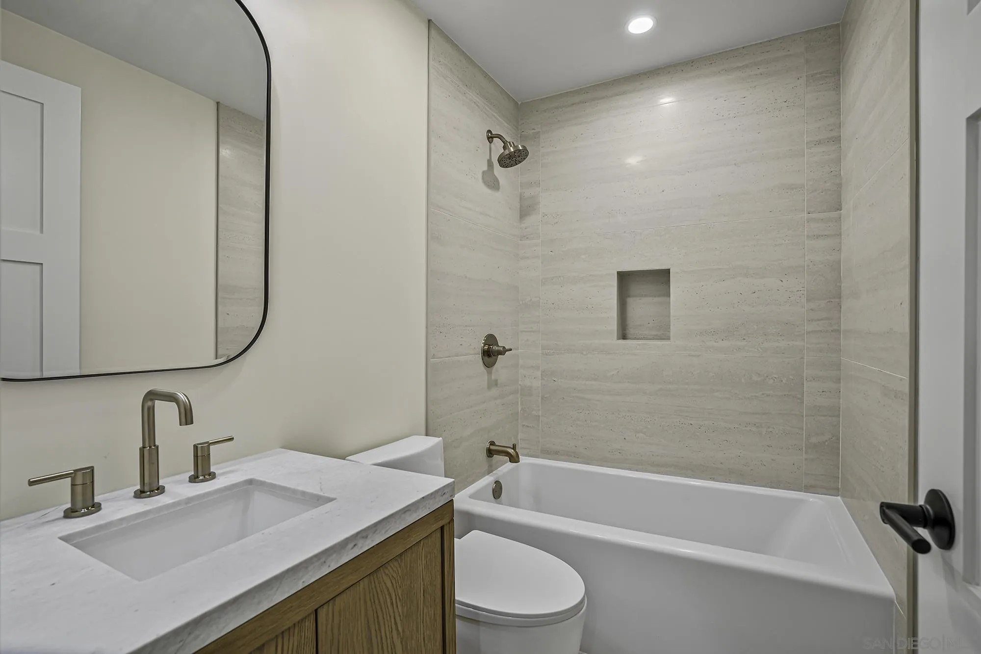 https://cdn.realtyfeed.com/cdn/127/250024116/16995c16588220117160852cef6d367a.webp