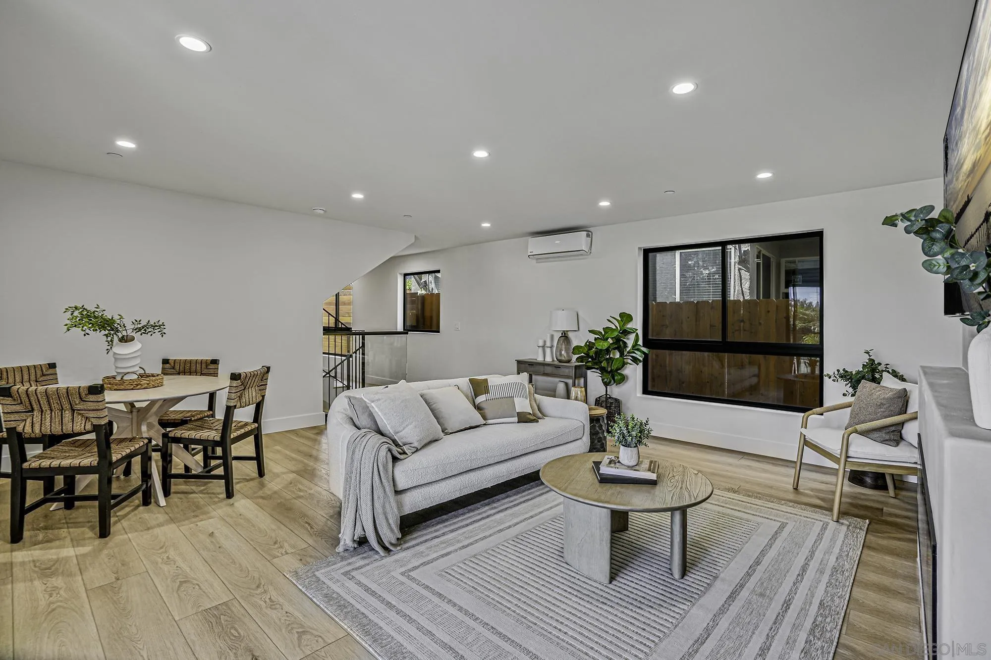 https://cdn.realtyfeed.com/cdn/127/250024116/c8a243b949d72526f070377c080874e0.webp