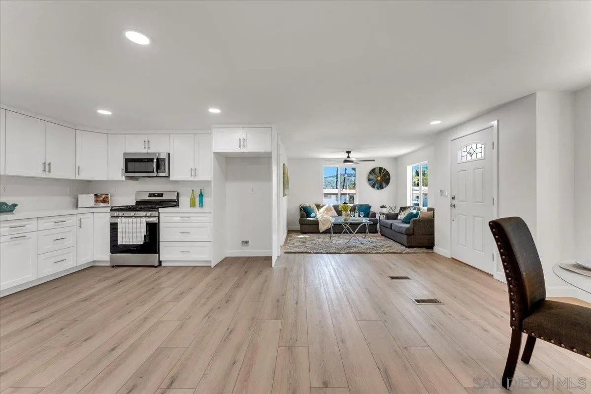 https://cdn.realtyfeed.com/cdn/127/250024164/4cab268f1e3b393cfe640052b4f09aad.webp