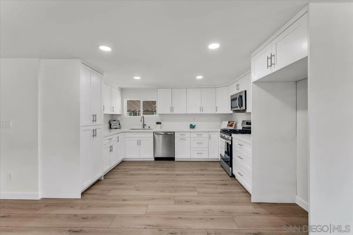 https://cdn.realtyfeed.com/cdn/127/250024164/55365952bc8222741758ca32c185bb90.webp
