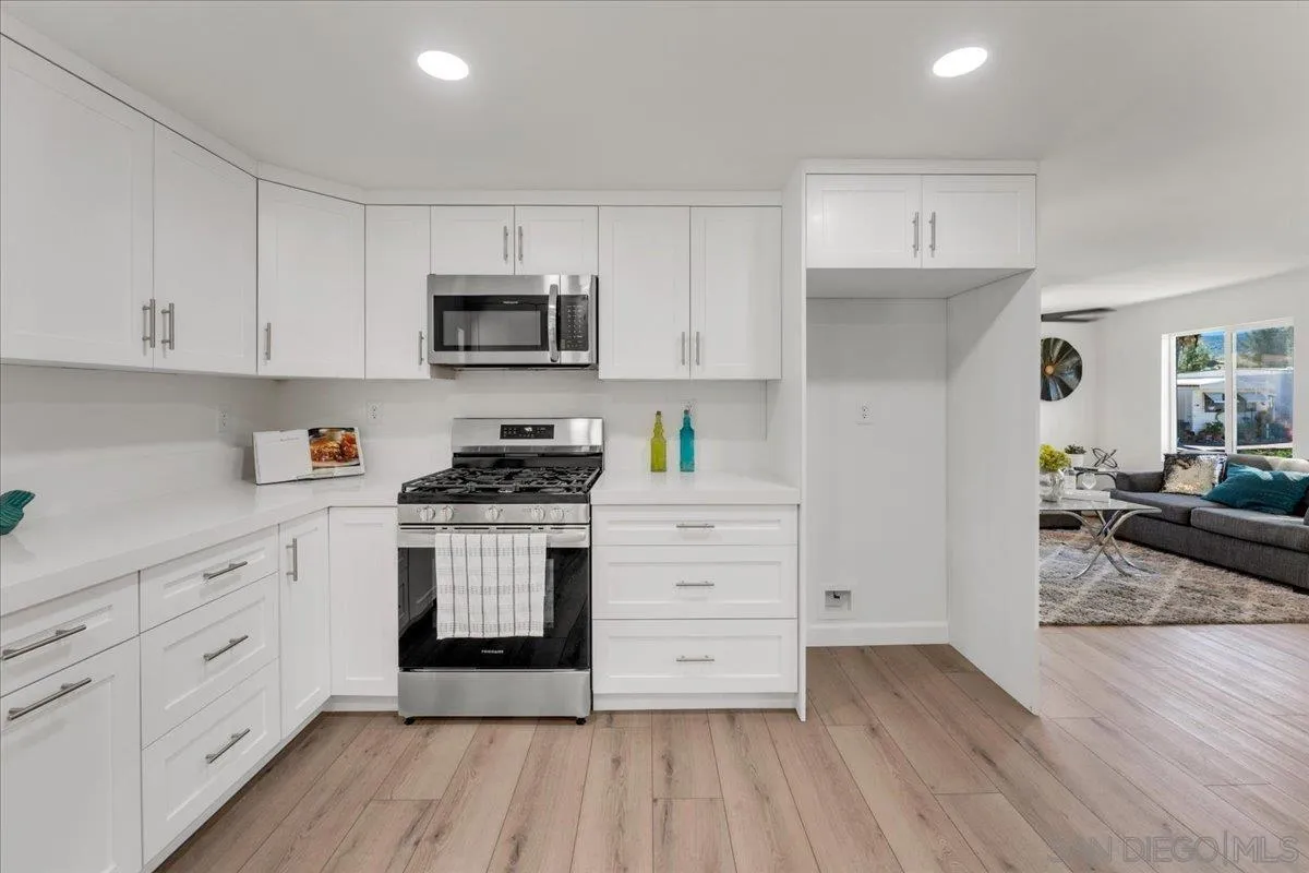 https://cdn.realtyfeed.com/cdn/127/250024164/5a75c55b9c00759965153127eb0f3767.webp