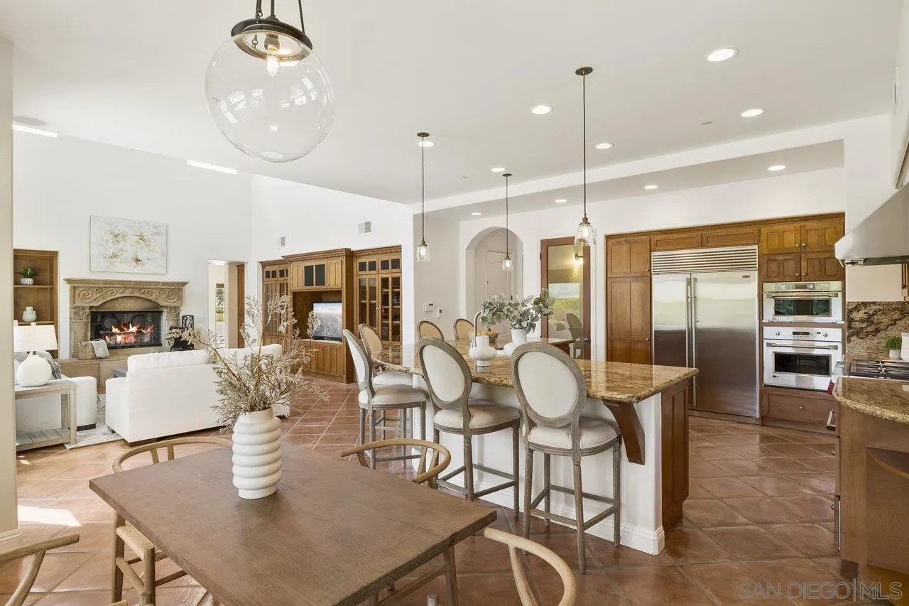 https://cdn.realtyfeed.com/cdn/127/250024177/a2beeea73fb1b54c045bf9a7da4353e1.webp