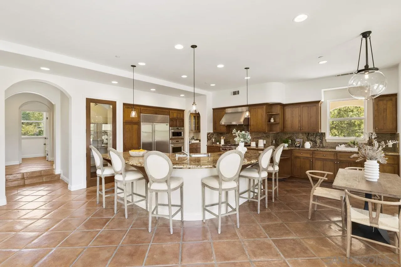 https://cdn.realtyfeed.com/cdn/127/250024177/a9795827c6d385f0aed2c4d4da3534b4.webp