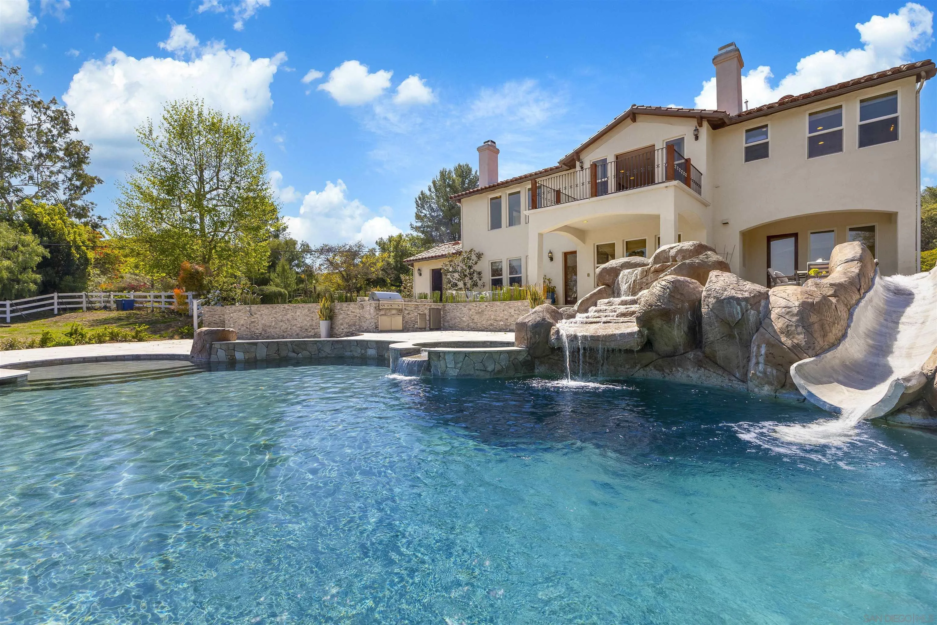 https://cdn.realtyfeed.com/cdn/127/250024177/b0b1b8678a5e2aa90aef6014f15bd58a.webp