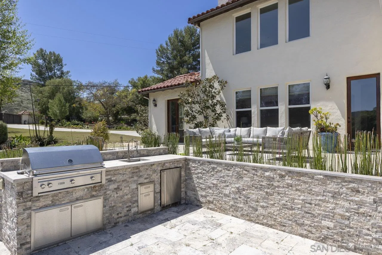 https://cdn.realtyfeed.com/cdn/127/250024177/f0e3545a476058ecb156d0b4e239e81b.webp