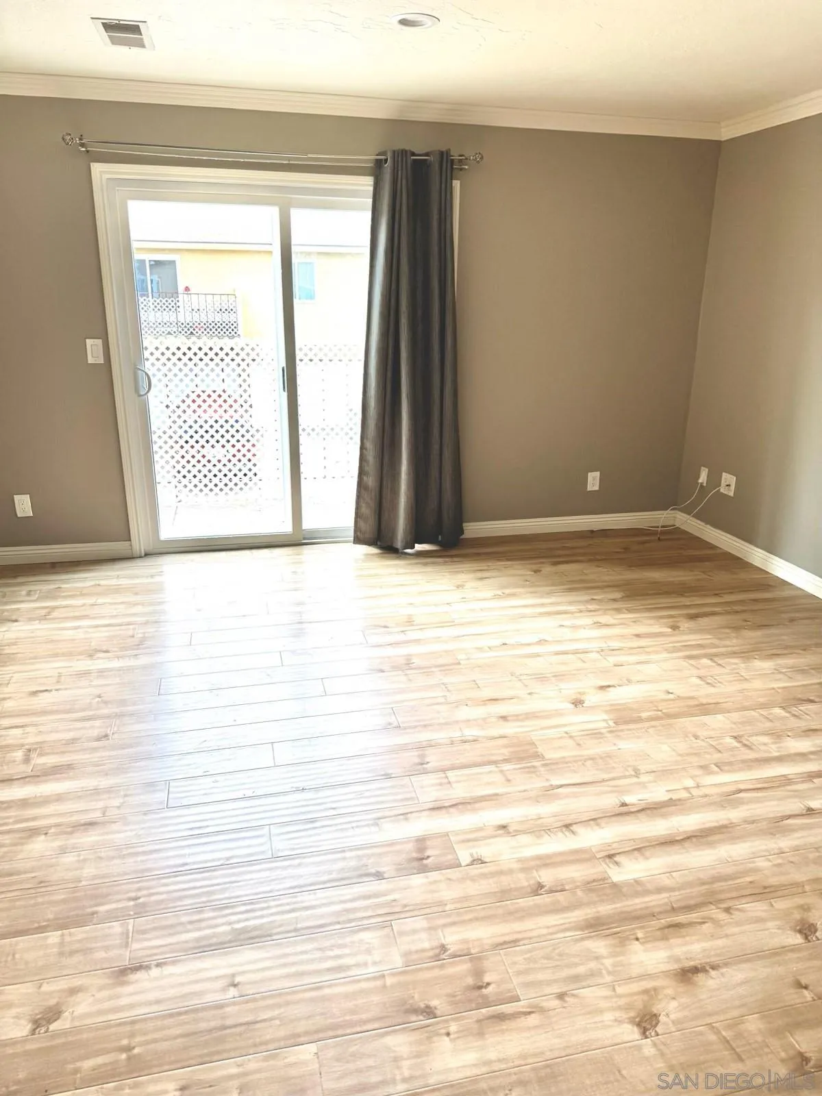 Photo #3: 250024185 Listing 