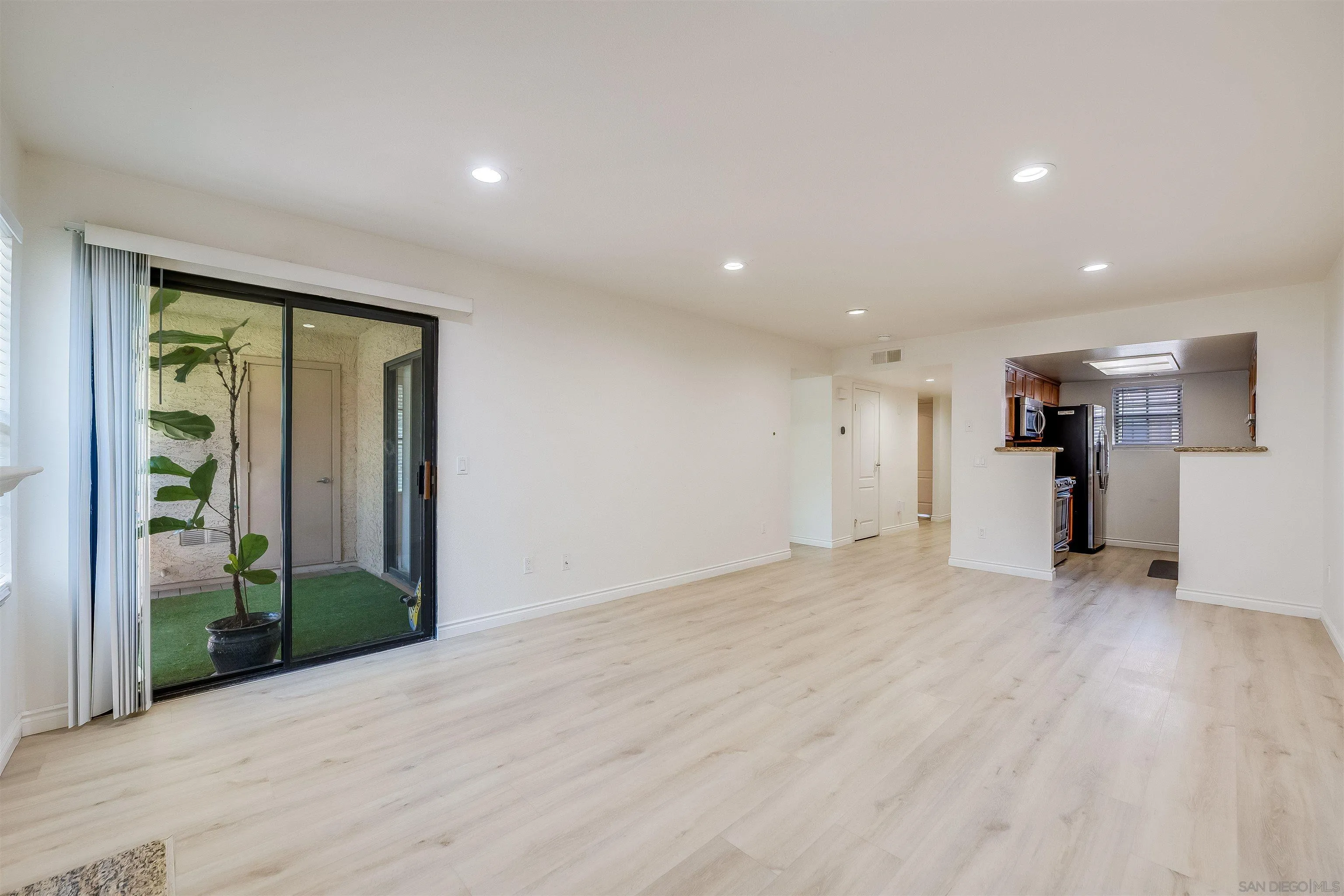 Photo #8: 250024239 Listing: Photo #8