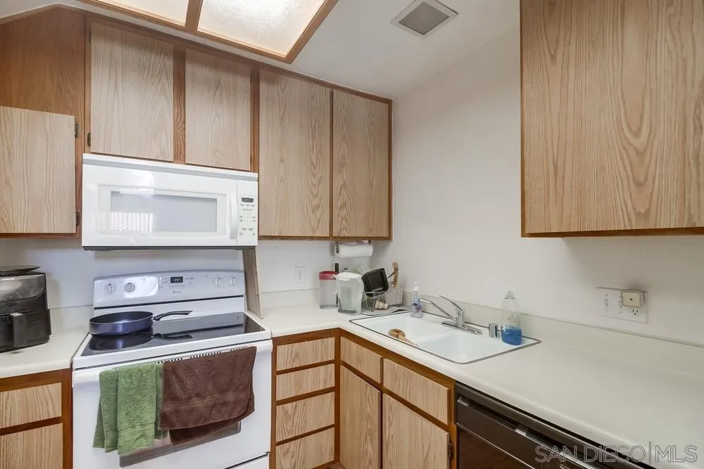 Photo #11: 250024260 Listing: Photo #11